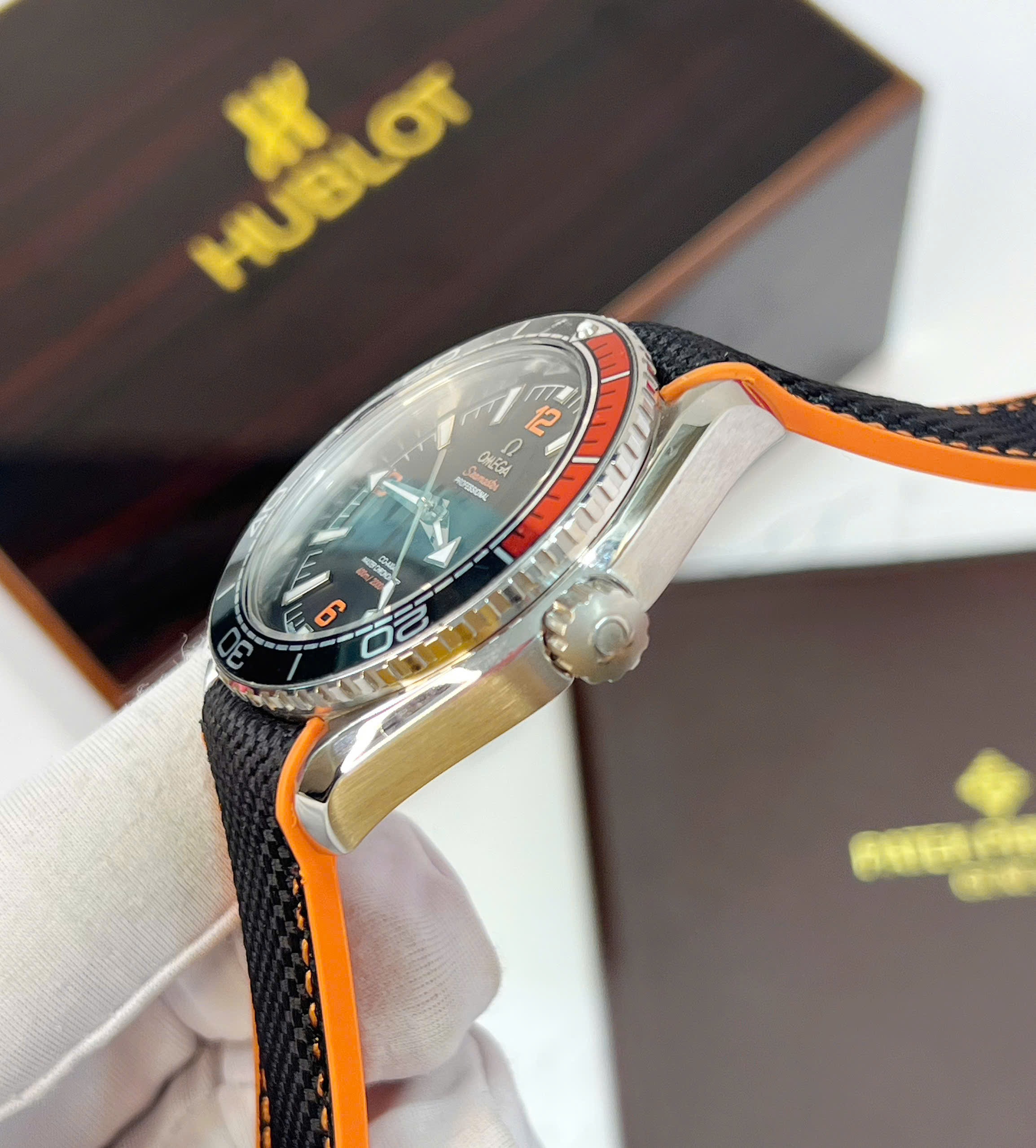 Đồng hồ Omega seamaster professional nam dây vải Fake cao cấp 40mm (5) Đồng hồ Omega seamaster professional nam dây vải Fake cao cấp 40mm (2)