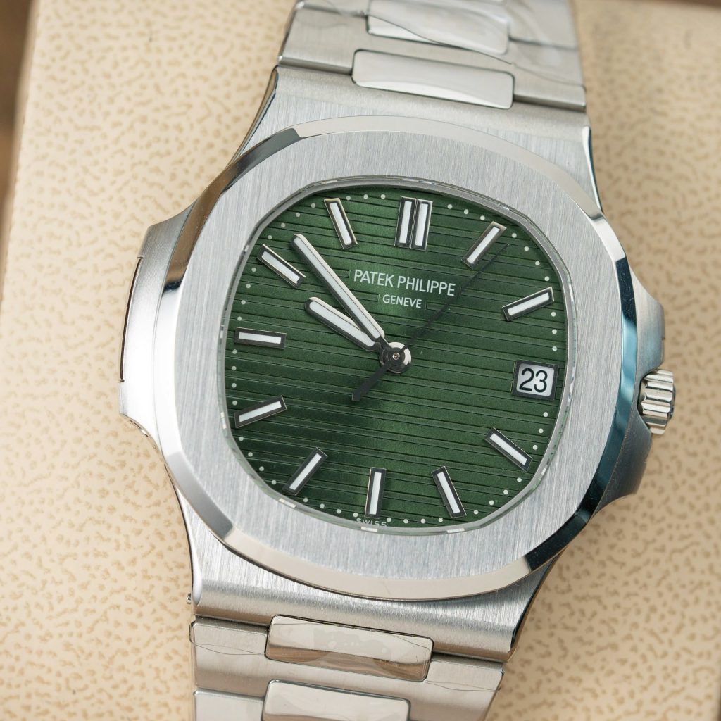 Đồng hồ Patek Philippe Nautilus 5711 mặt xanh lá cây Replica 11 nhà máy 3K 40mm (2)