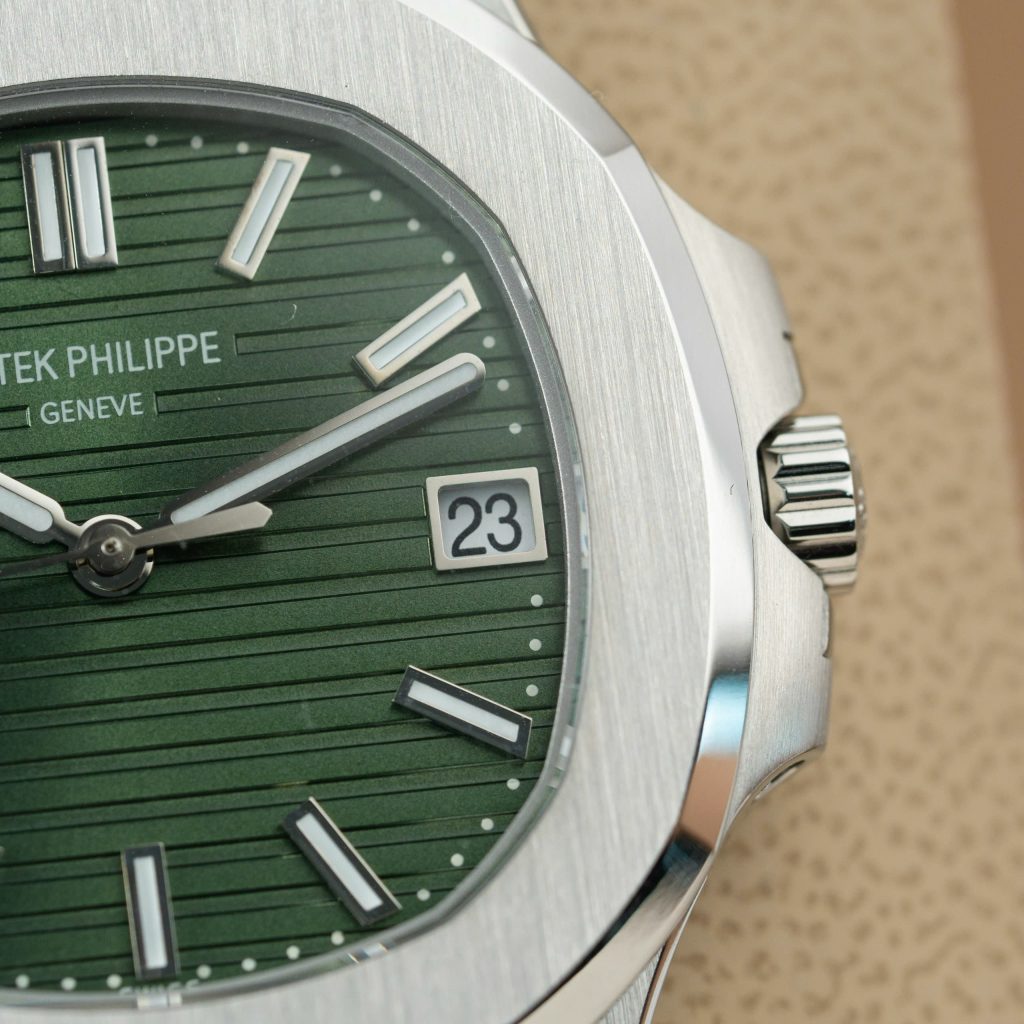 Đồng hồ Patek Philippe Nautilus 5711 mặt xanh lá cây Replica 11 nhà máy 3K 40mm (2)
