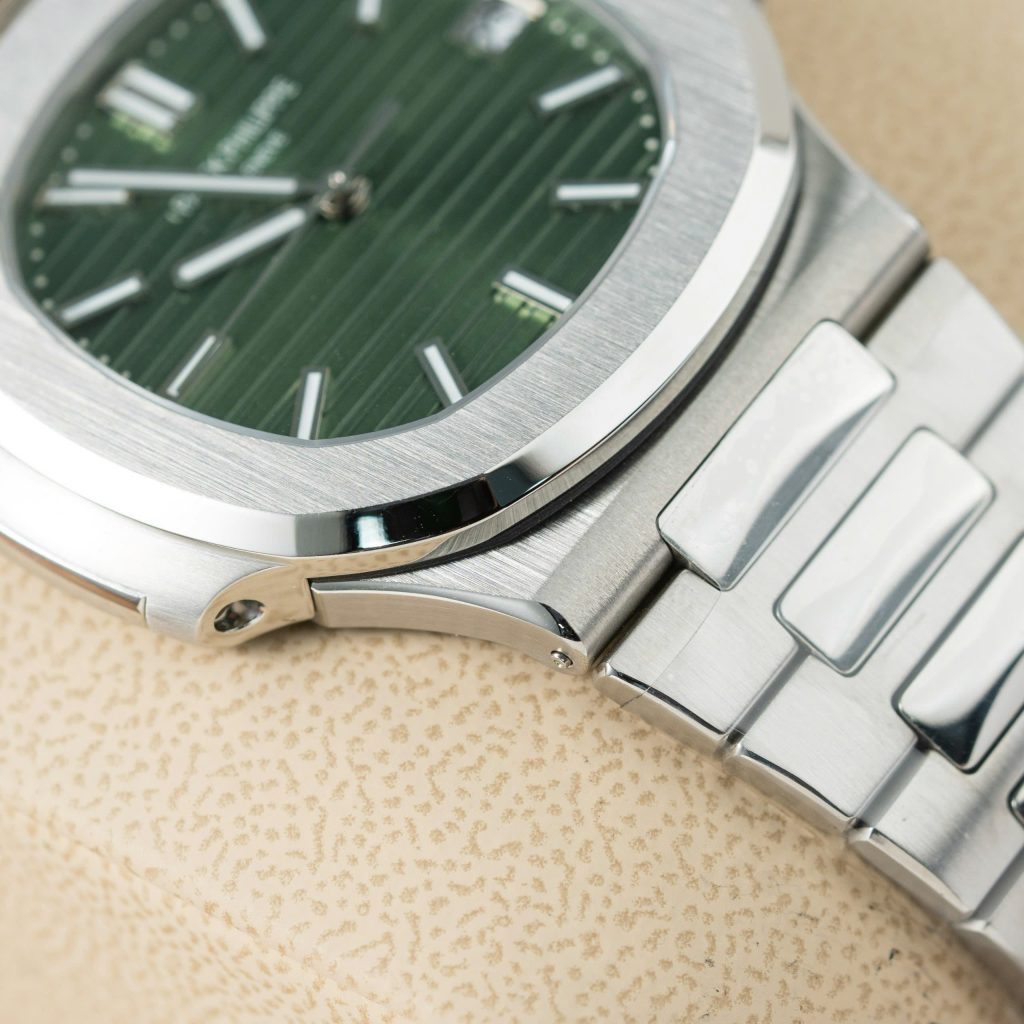 Đồng hồ Patek Philippe Nautilus 5711 mặt xanh lá cây Replica 11 nhà máy 3K 40mm (2)