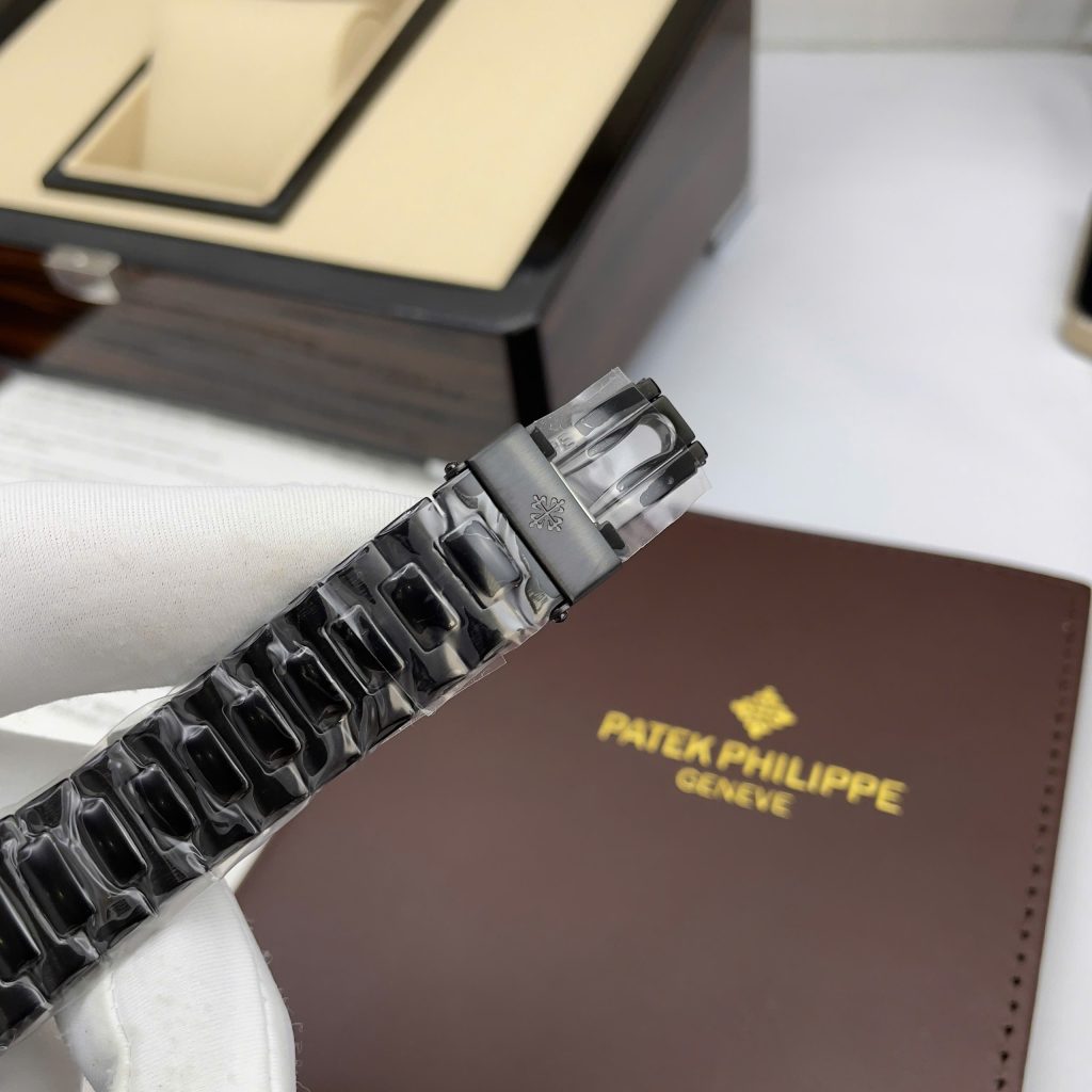  Đồng hồ Patek Philippe Nautilus 5712 full black máy cơ nhật Fake 11 40mm