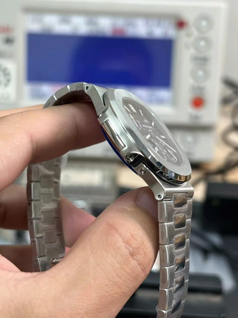 Đồng hồ Patek Philippe Nautilus 5712G Rep 11 mặt xanh blue khoá mới PPF 40mm (2)