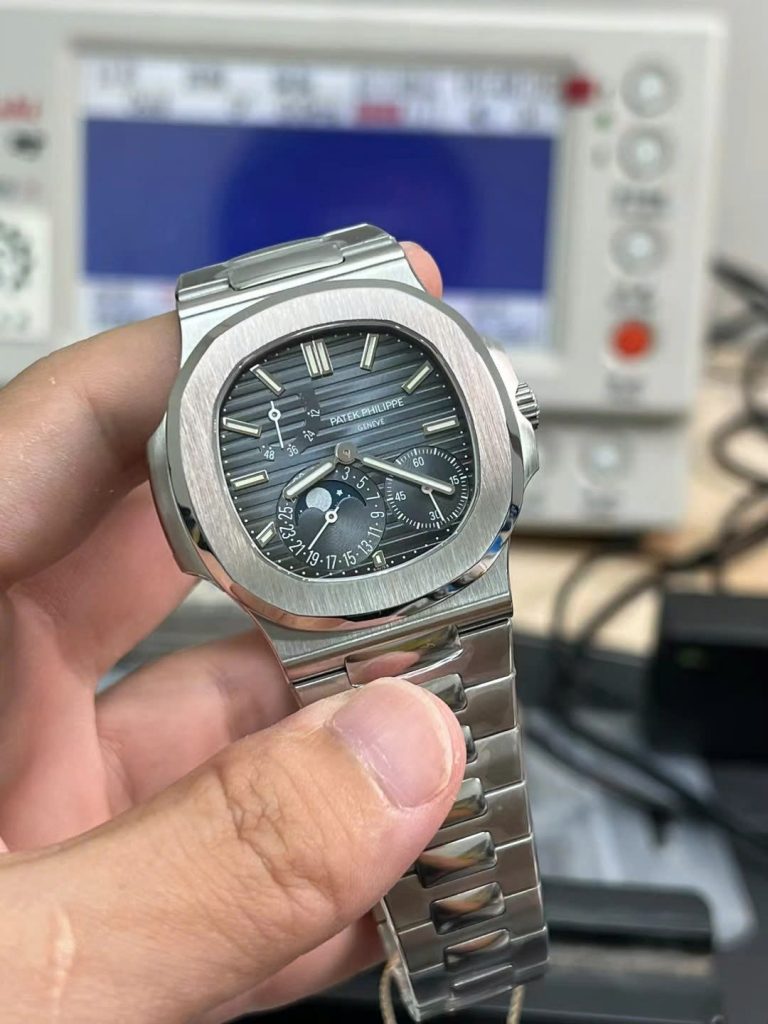 Đồng hồ Patek Philippe Nautilus 5712G Rep 11 mặt xanh blue khoá mới PPF 40mm (2)
