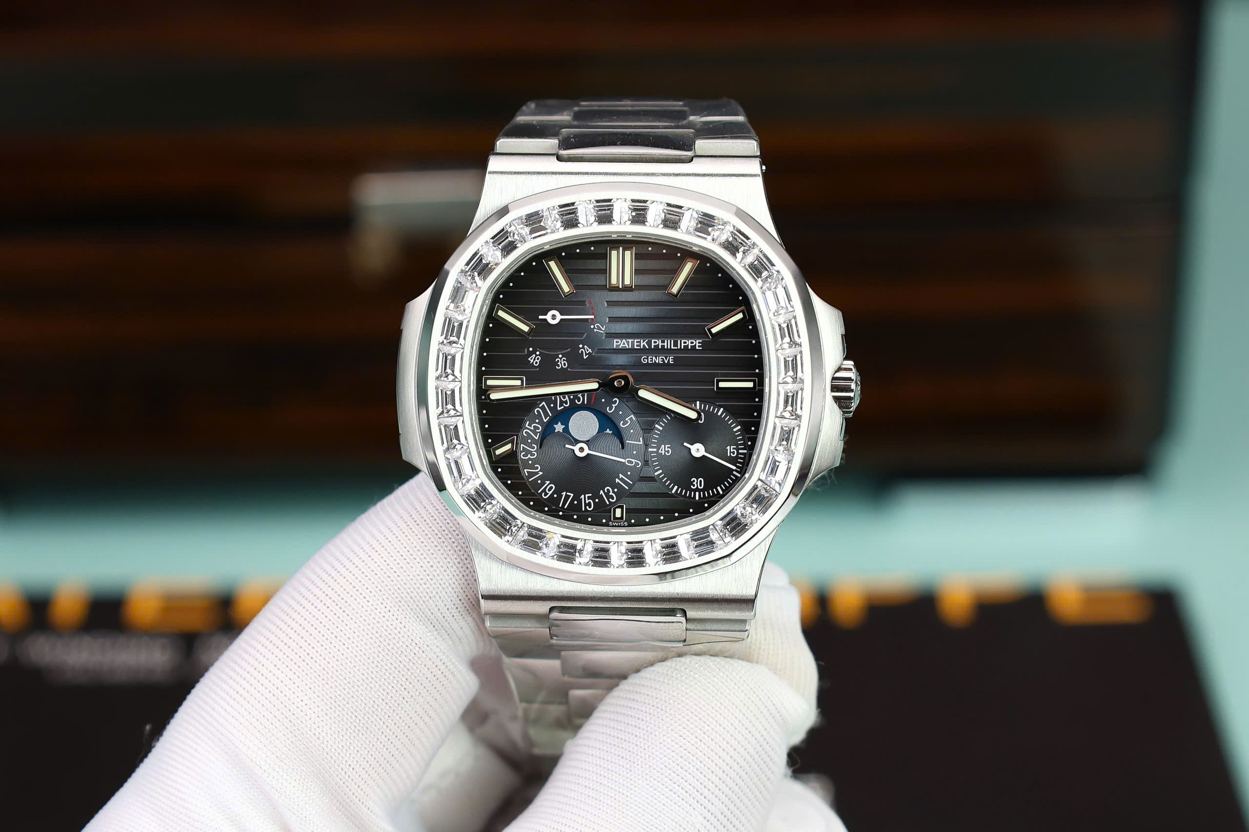 Đồng hồ Patek Philippe Nautilus 5722G Rep 11 đính đá baguette nhà máy PPF 40mm (2) Đồng hồ Patek Philippe Nautilus 5722G Rep 11 đính đá baguette nhà máy PPF 40mm (2)