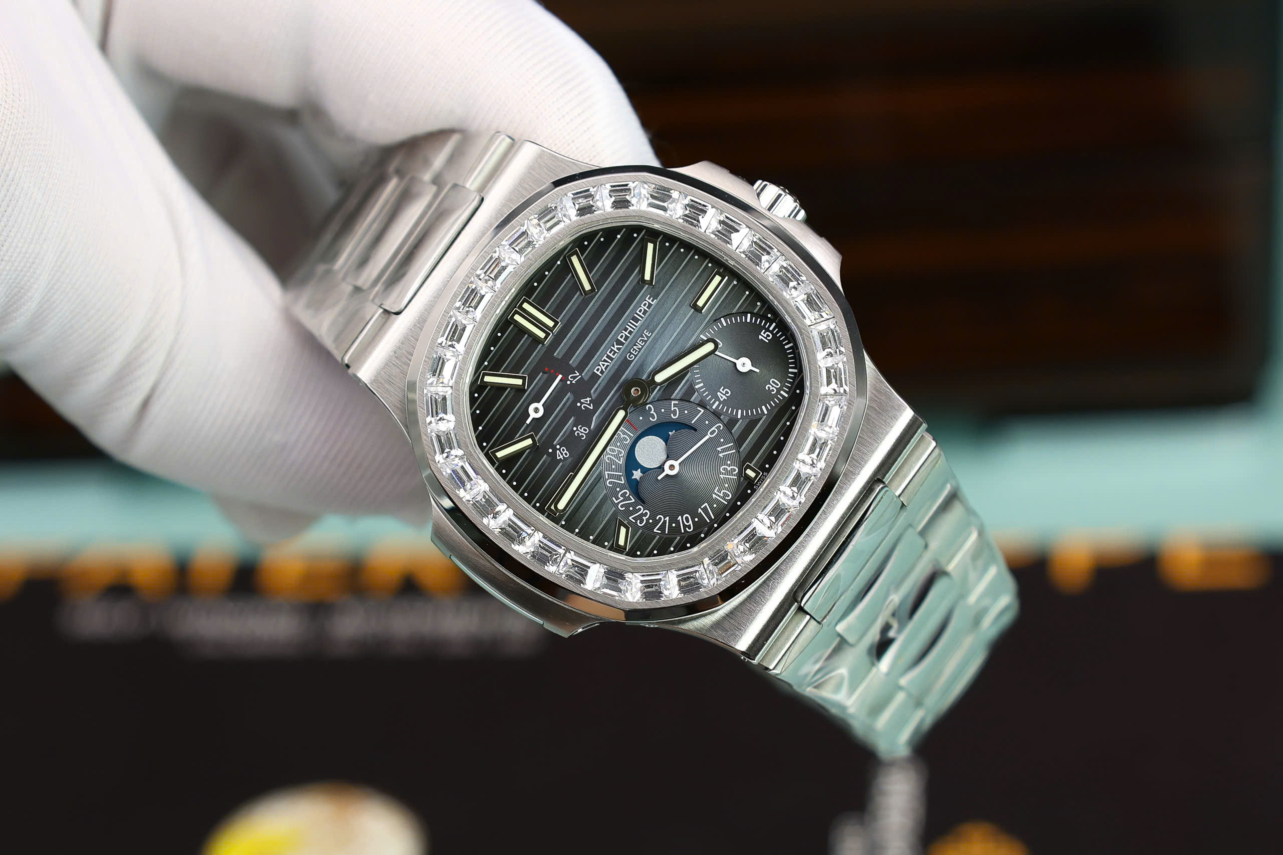 Đồng hồ Patek Philippe Nautilus 5722G Rep 11 đính đá baguette nhà máy PPF 40mm (3) Đồng hồ Patek Philippe Nautilus 5722G Rep 11 đính đá baguette nhà máy PPF 40mm (2)