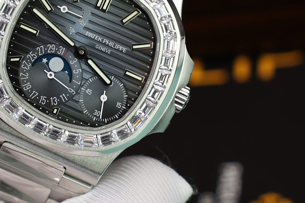 Đồng hồ Patek Philippe Nautilus 5722G Rep 11 đính đá baguette nhà máy PPF 40mm (2)