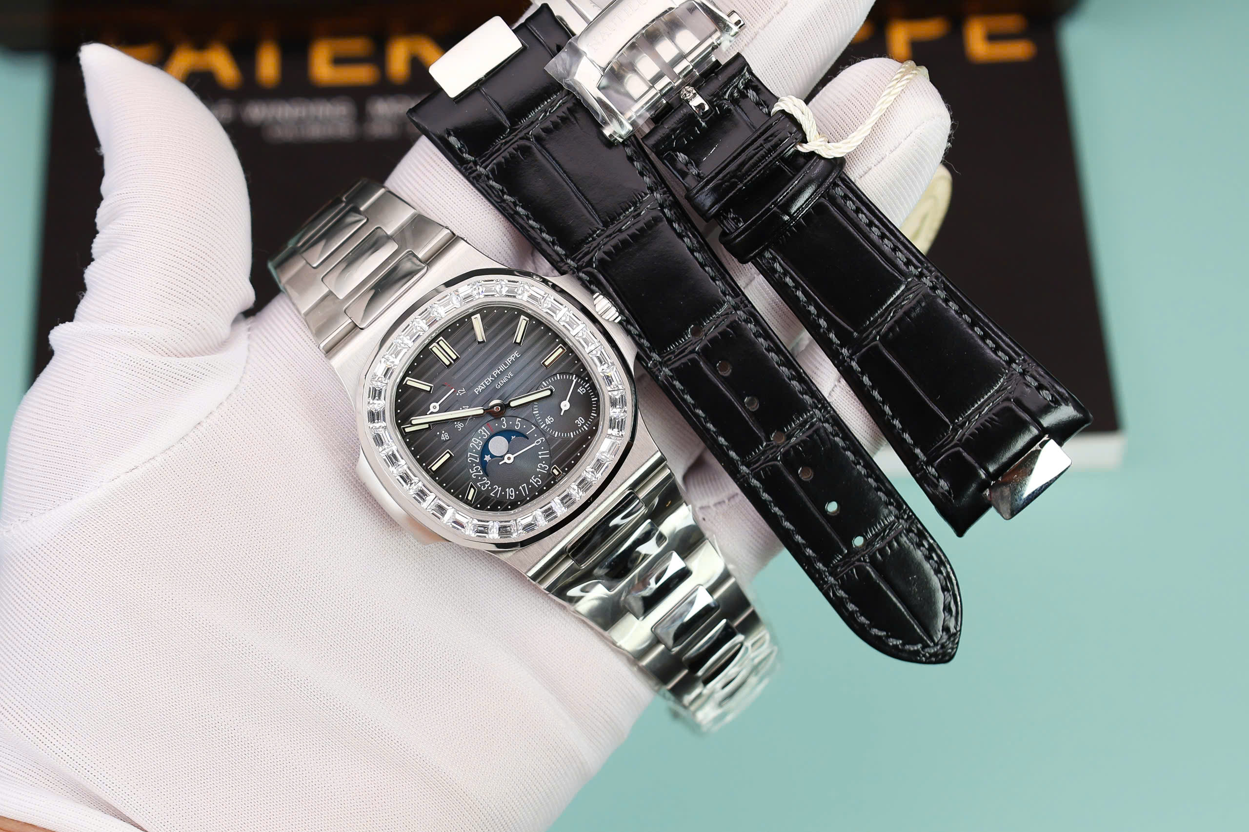 Đồng hồ Patek Philippe Nautilus 5722G Rep 11 đính đá baguette nhà máy PPF 40mm (9) Đồng hồ Patek Philippe Nautilus 5722G Rep 11 đính đá baguette nhà máy PPF 40mm (2)