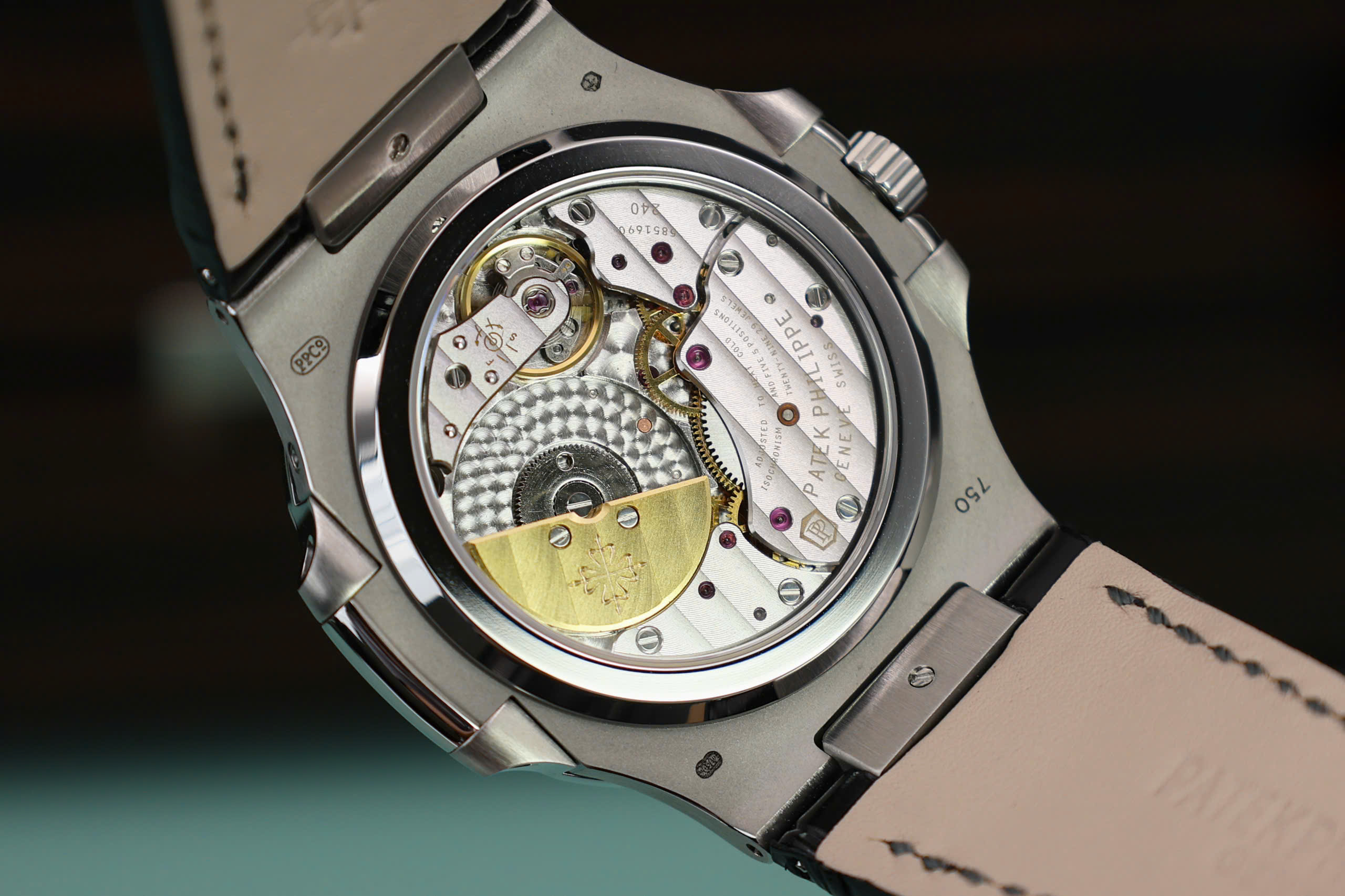 Đồng hồ Patek Philippe Nautilus 5722G Replica 1 1 mặt xám nhà máy PPF 40mm (1) Đồng hồ Patek Philippe Nautilus 5722G Replica 1 1 mặt xám nhà máy PPF 40mm (2)