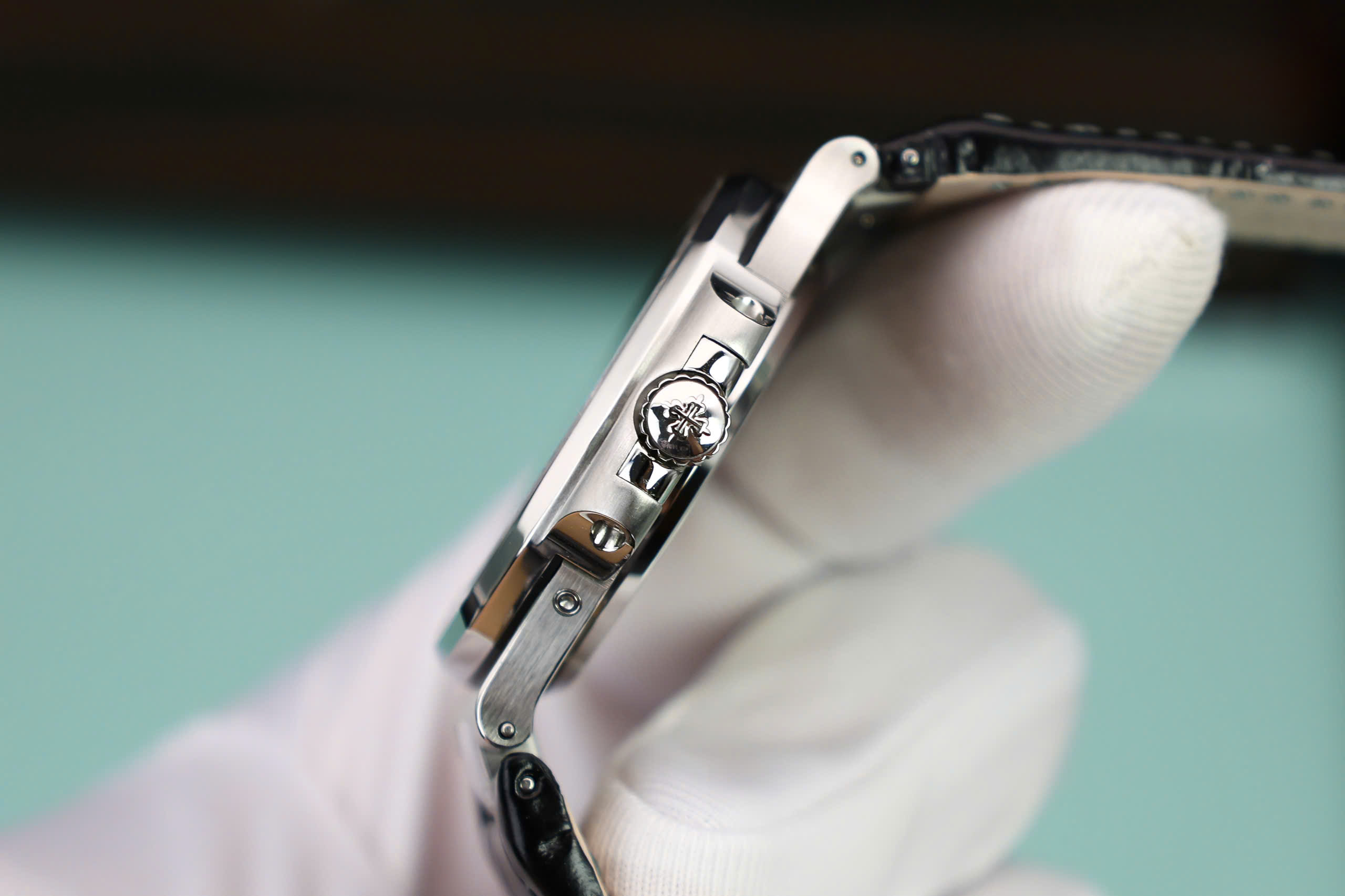 Đồng hồ Patek Philippe Nautilus 5722G Replica 1 1 mặt xám nhà máy PPF 40mm (3) Đồng hồ Patek Philippe Nautilus 5722G Replica 1 1 mặt xám nhà máy PPF 40mm (2)