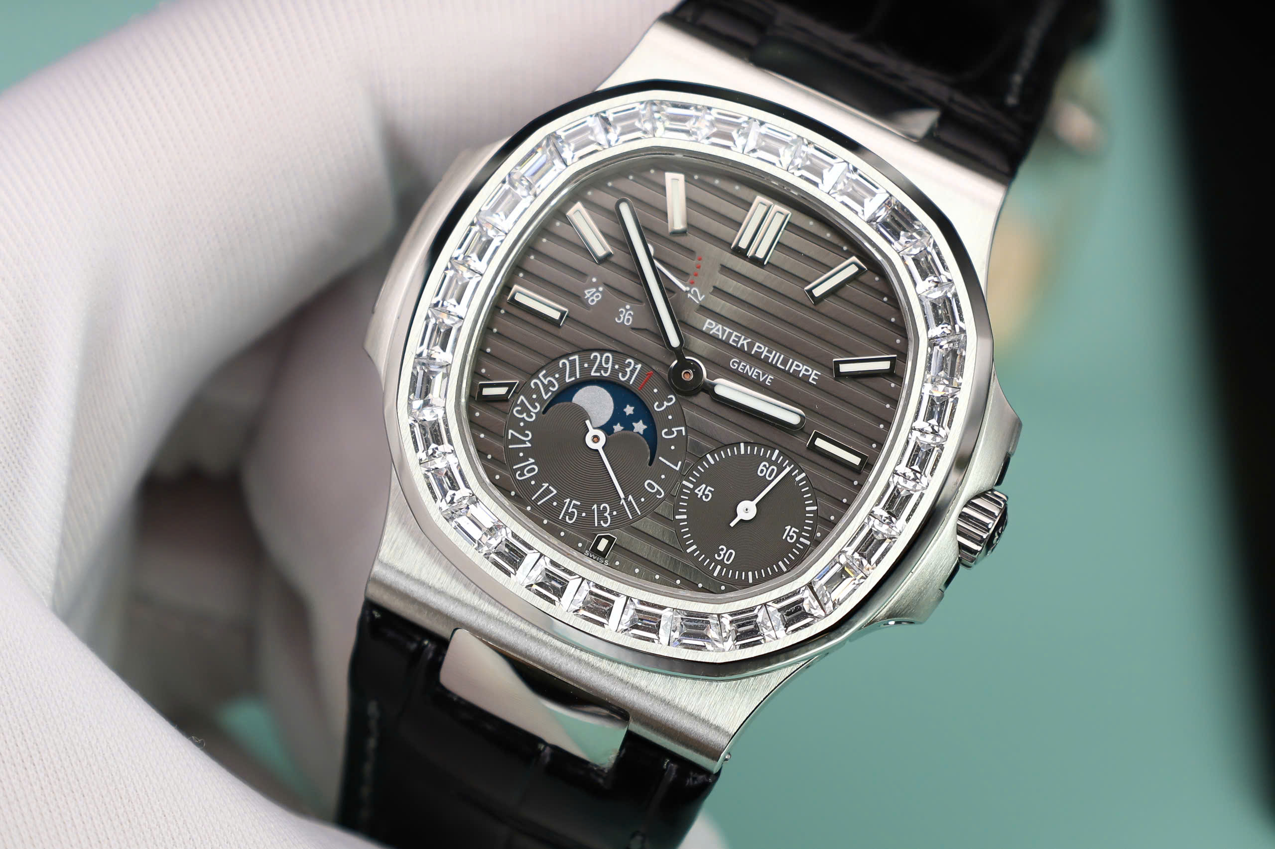 Đồng hồ Patek Philippe Nautilus 5722G Replica 1 1 mặt xám nhà máy PPF 40mm (5) Đồng hồ Patek Philippe Nautilus 5722G Replica 1 1 mặt xám nhà máy PPF 40mm (2)