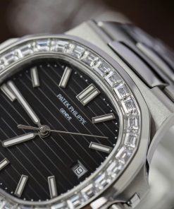 Đồng hồ Patek Philippe Nautilus 5723 Super Fake 11 đính đá baguette 40mm (2)