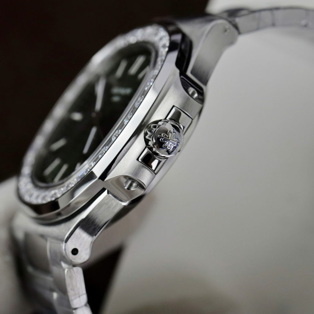 Đồng hồ Patek Philippe Nautilus 5723 Super Fake 11 đính đá baguette 40mm (2)