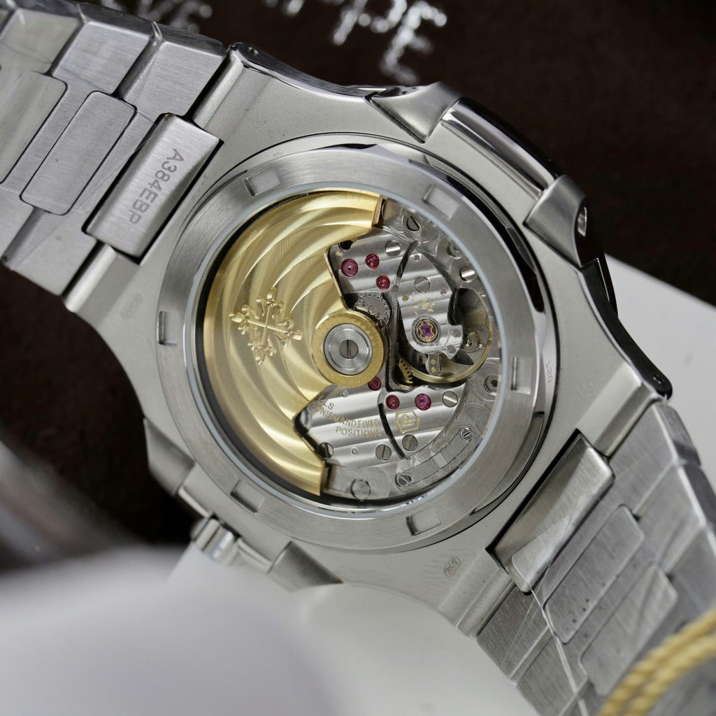 Đồng hồ Patek Philippe Nautilus 5723 Super Fake 11 đính đá baguette 40mm (2)