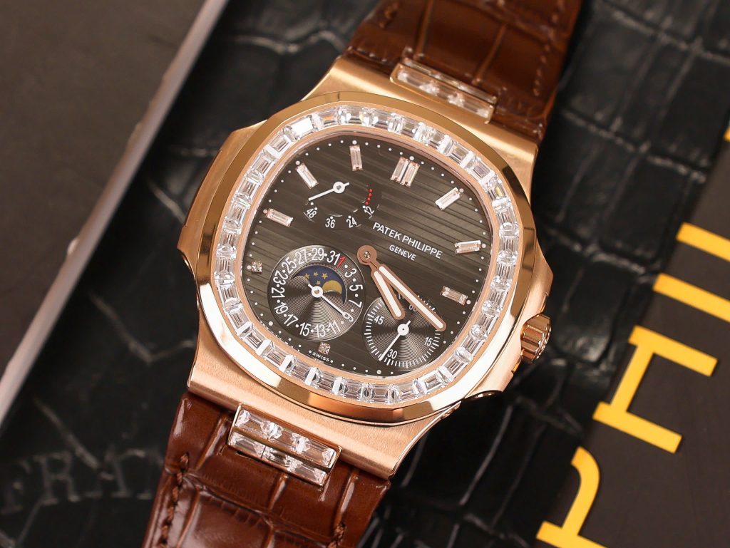 Đồng hồ Patek Philippe Nautilus 5724 rose gold dây da nâu nhà máy GR 40mm (1)