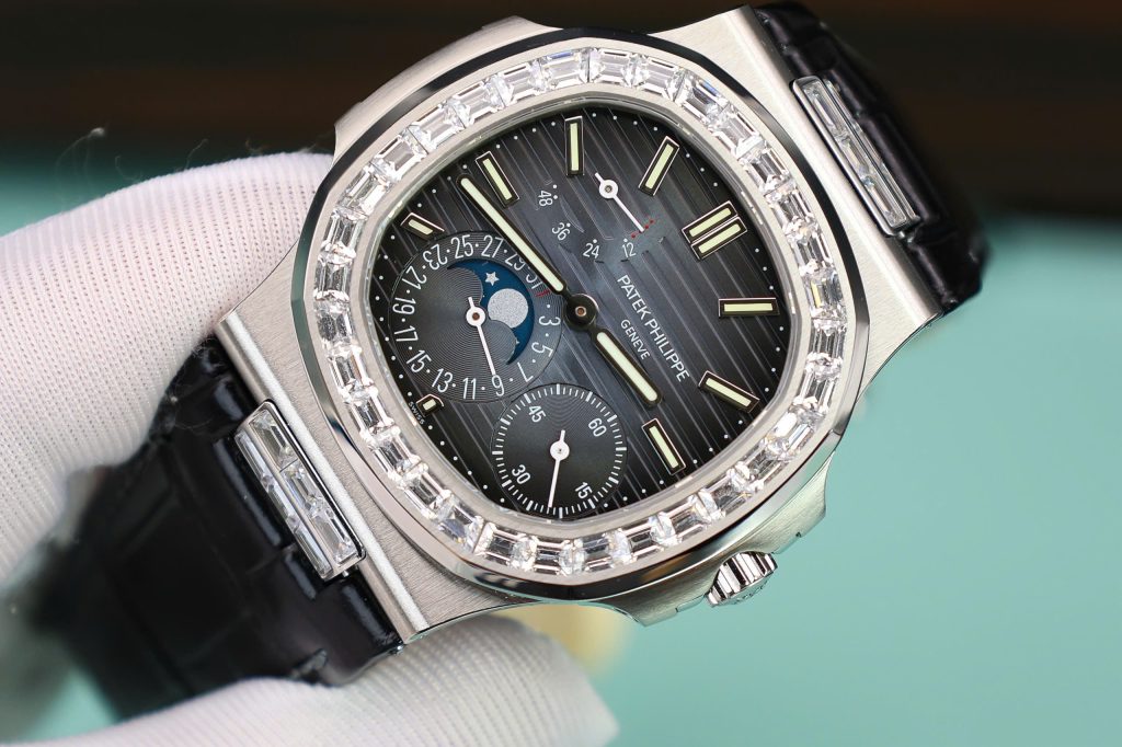 Đồng hồ Patek Philippe Nautilus 5724G Replica 11 đính đá baguette nhà máy PPF 40mm (2)