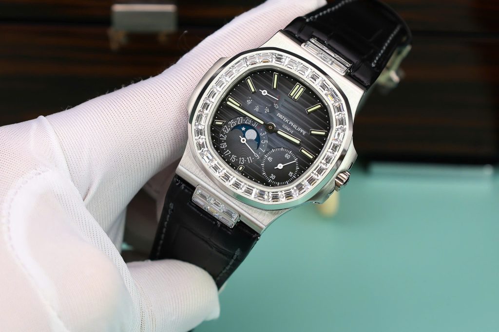 Đồng hồ Patek Philippe Nautilus 5724G Replica 11 đính đá baguette nhà máy PPF 40mm (2)