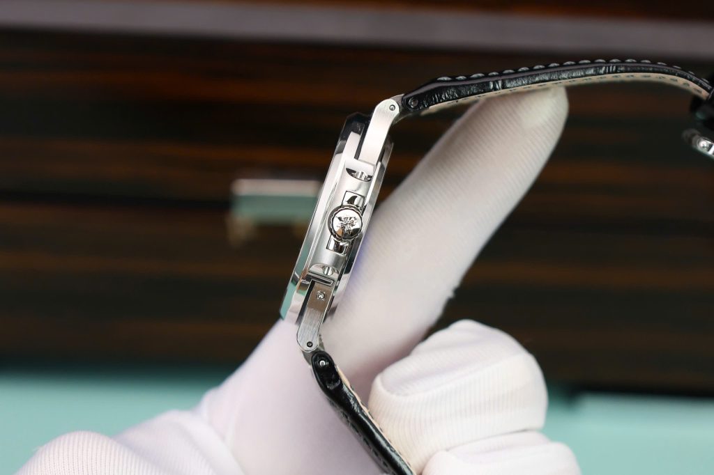 Đồng hồ Patek Philippe Nautilus 5724G Replica 11 đính đá baguette nhà máy PPF 40mm (2)