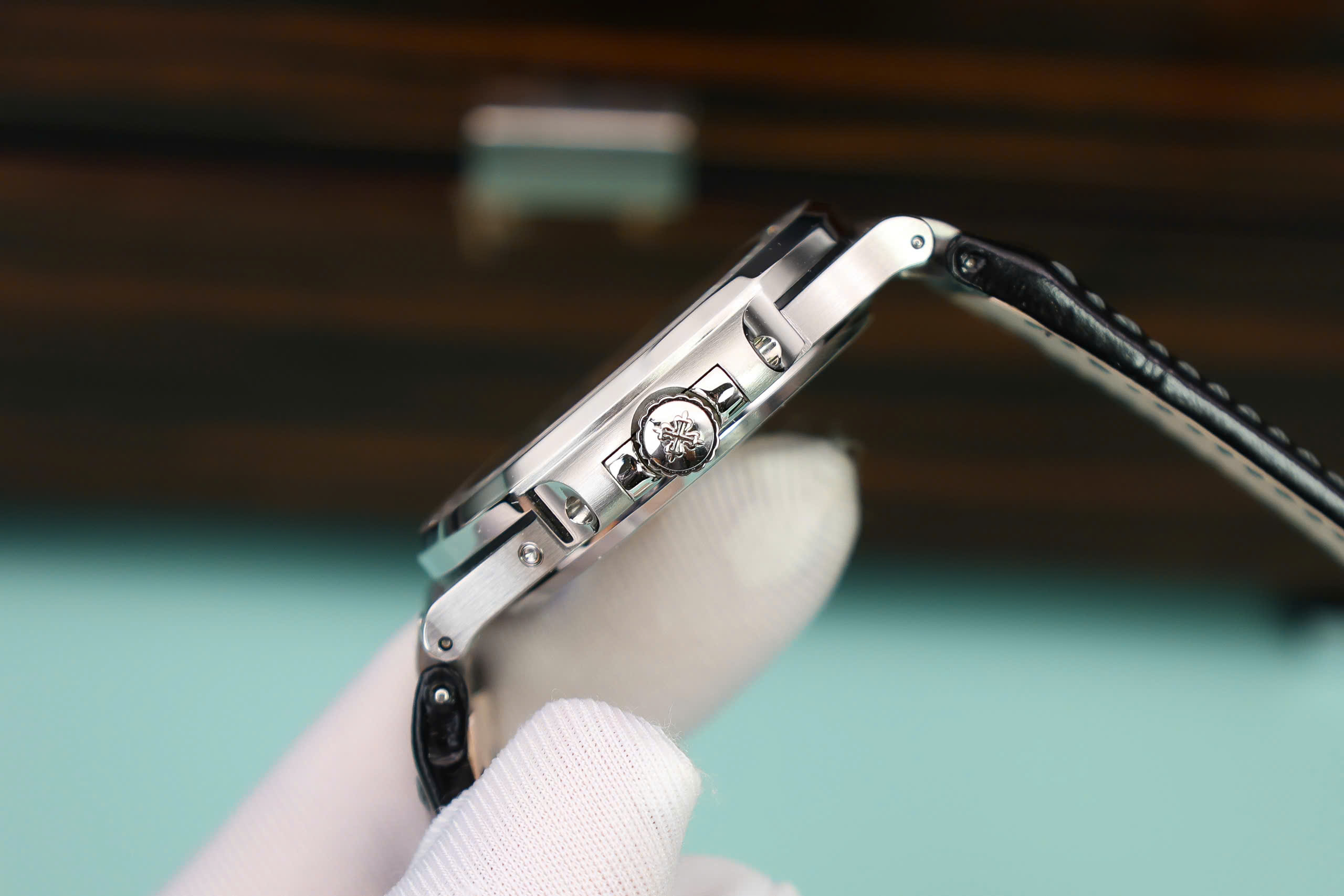 Đồng hồ Patek Philippe Nautilus 5724G Replica 11 đính đá baguette nhà máy PPF 40mm (8) Đồng hồ Patek Philippe Nautilus 5724G Replica 11 đính đá baguette nhà máy PPF 40mm (2)