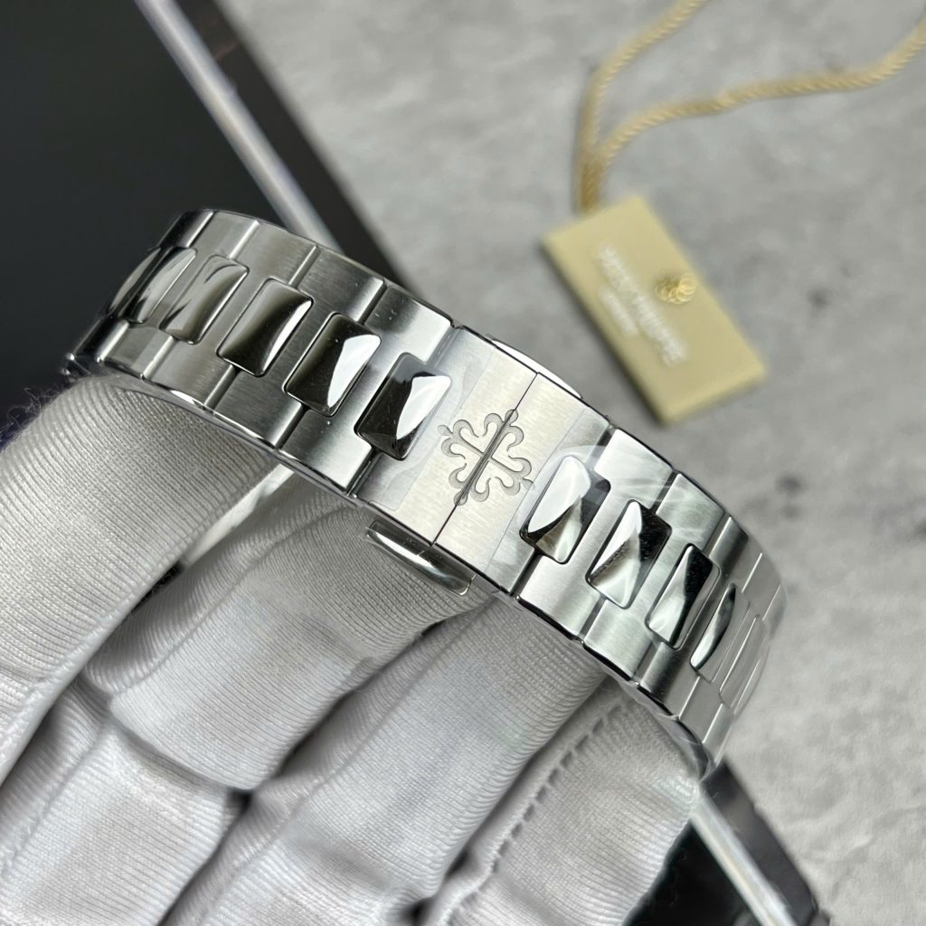 Đồng hồ Patek Philippe Nautilus 5811 Replica 11 Mặt Xanh Khoá Mới 41mm (2)