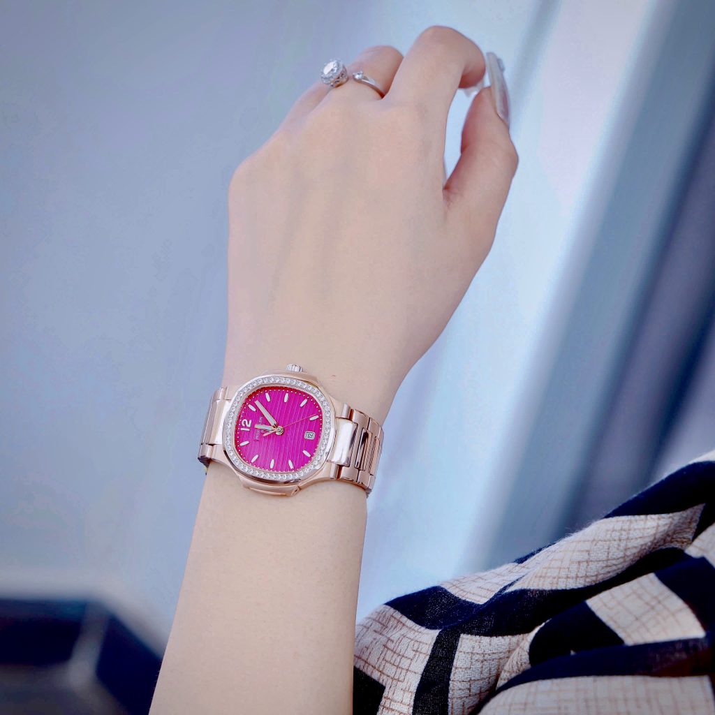 Đồng hồ Patek Philippe Nautilus nữ niềng đá mặt tím Fake cao cấp 35mm (4)