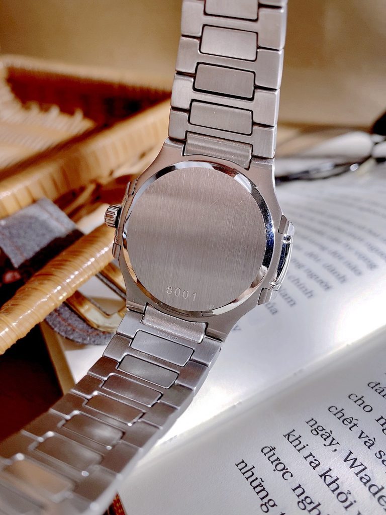 Đồng hồ Patek Philippe Nautilus nữ niềng đá mặt trắng Fake cao cấp 35mm (9)