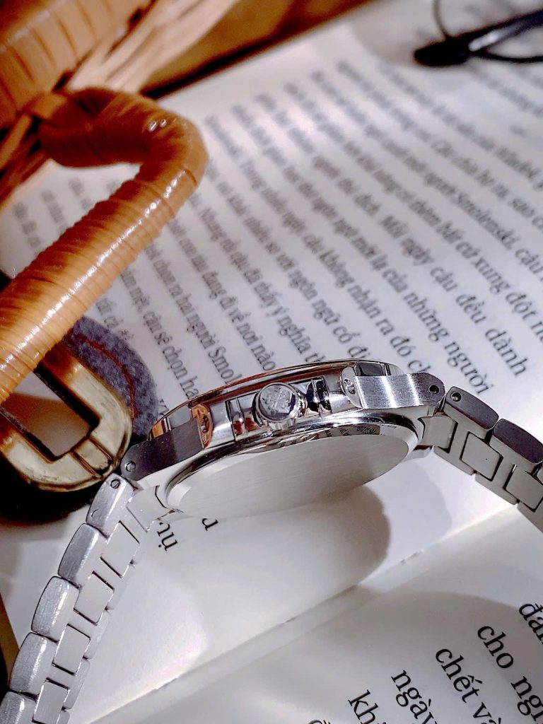 Đồng hồ Patek Philippe Nautilus nữ niềng đá mặt trắng Fake cao cấp 35mm (9)