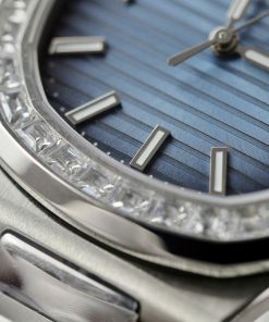 Đồng hồ Patek Philippe Rep 11 Nautilus 5723 mặt xanh đính đá nhà máy 3K