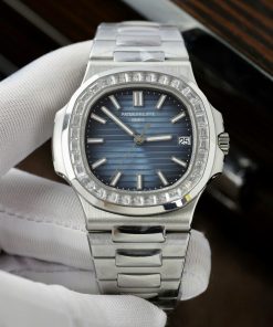 Đồng hồ Patek Philippe Rep 11 Nautilus 5723 mặt xanh đính đá nhà máy 3K