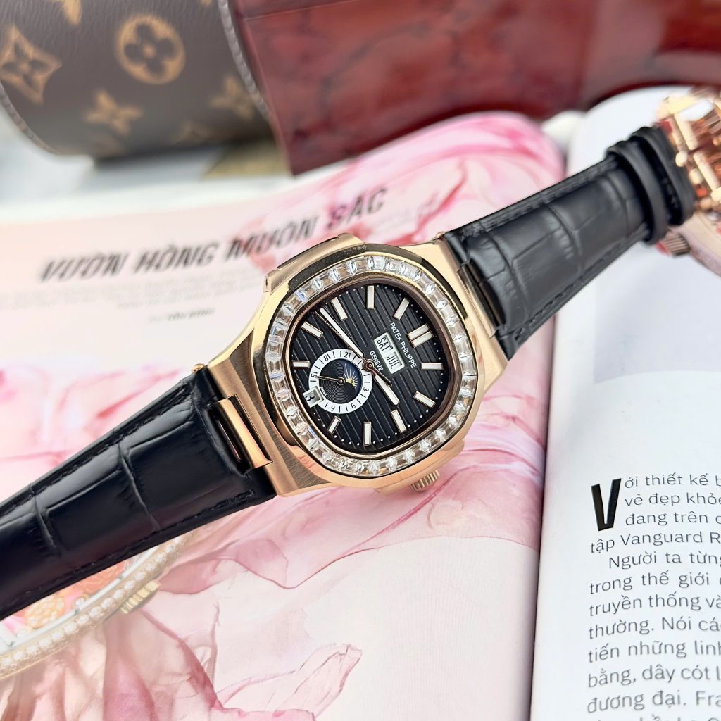 Đồng hồ Patek philipe Nautilus 5726 KingGold dây da viền đá baguette Fake 11 40mm (1)