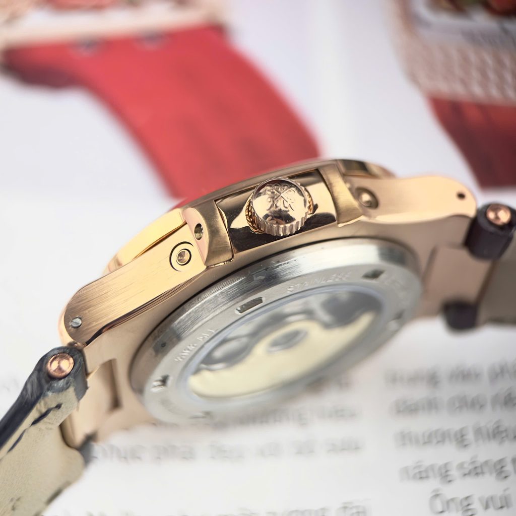 Đồng hồ Patek philipe Nautilus 5726 KingGold dây da viền đá baguette Fake 11 40mm (1)
