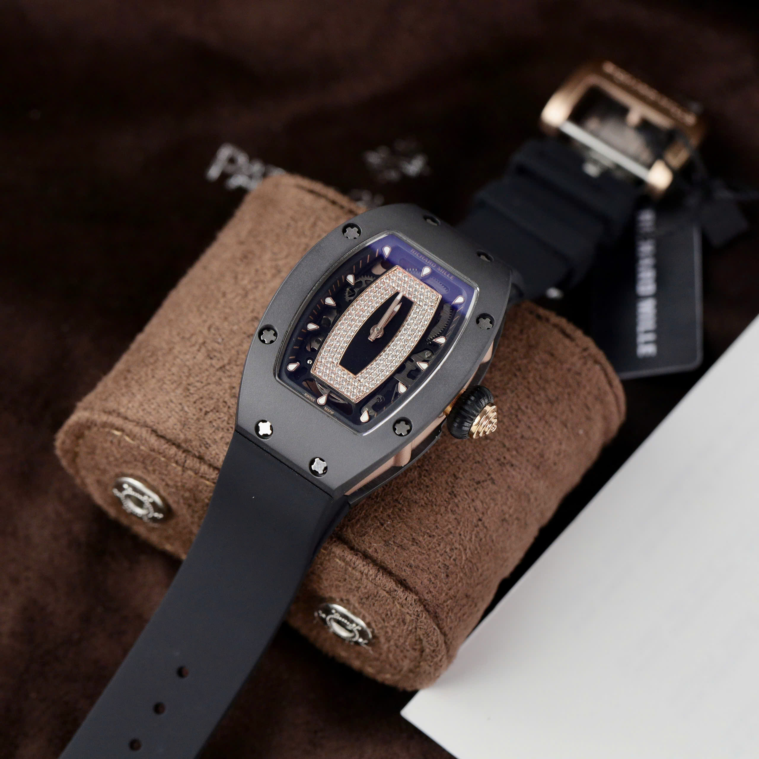 Đồng hồ Richard Mille RM07-01 Replica 11 vỏ gốm đen dây cao su 36mm (3) Đồng hồ Richard Mille RM07-01 Replica 11 vỏ gốm đen dây cao su 36mm (2)