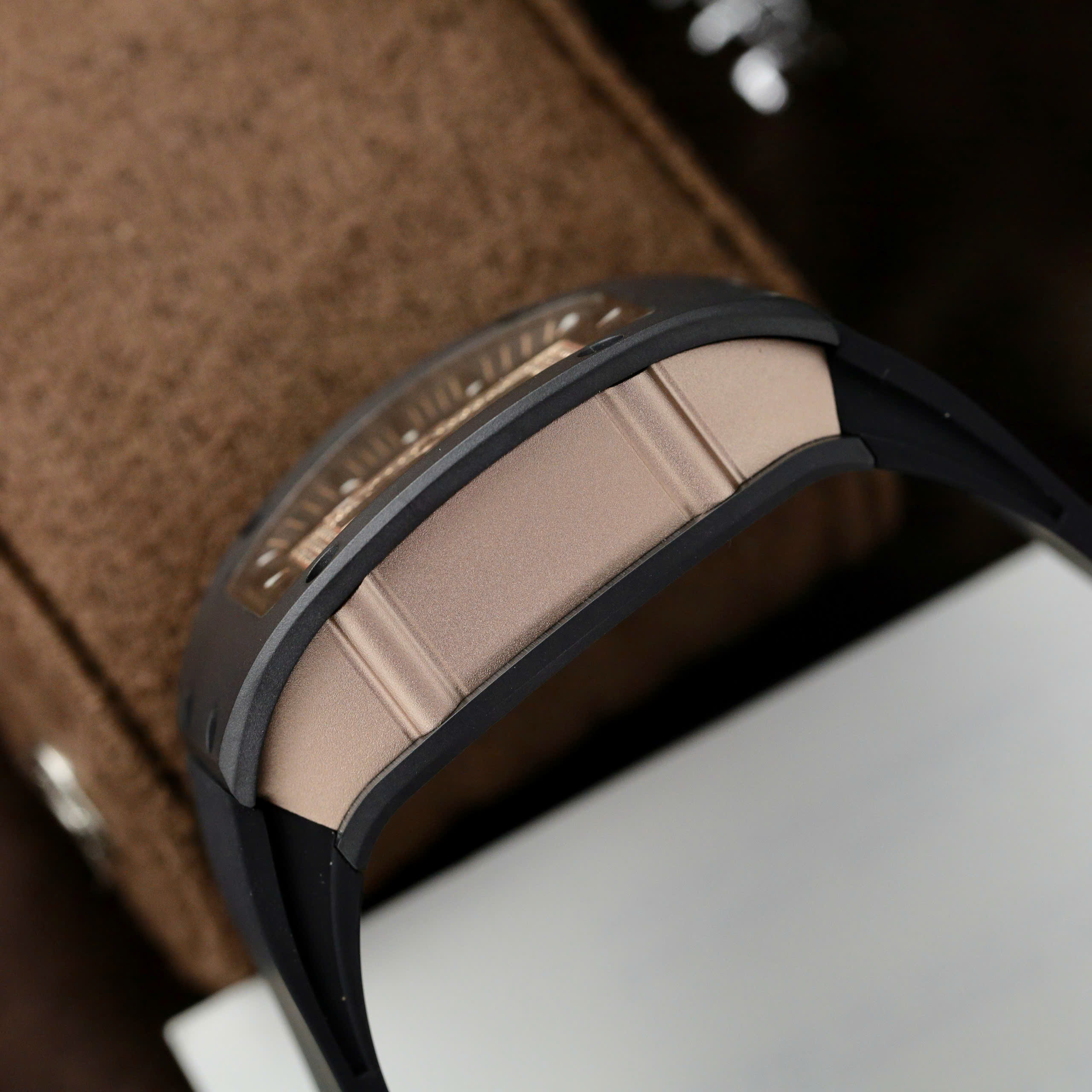 Đồng hồ Richard Mille RM07-01 Replica 11 vỏ gốm đen dây cao su 36mm (7) Đồng hồ Richard Mille RM07-01 Replica 11 vỏ gốm đen dây cao su 36mm (2)