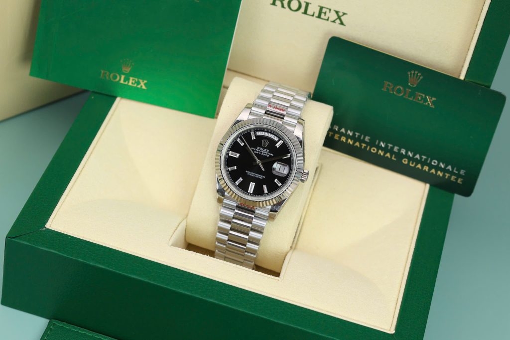 Đồng hồ Rolex Day-Date 228236 Rep 11 mặt đen cọc số đá baguette trọng lượng 175gram GMF 40mm (2)