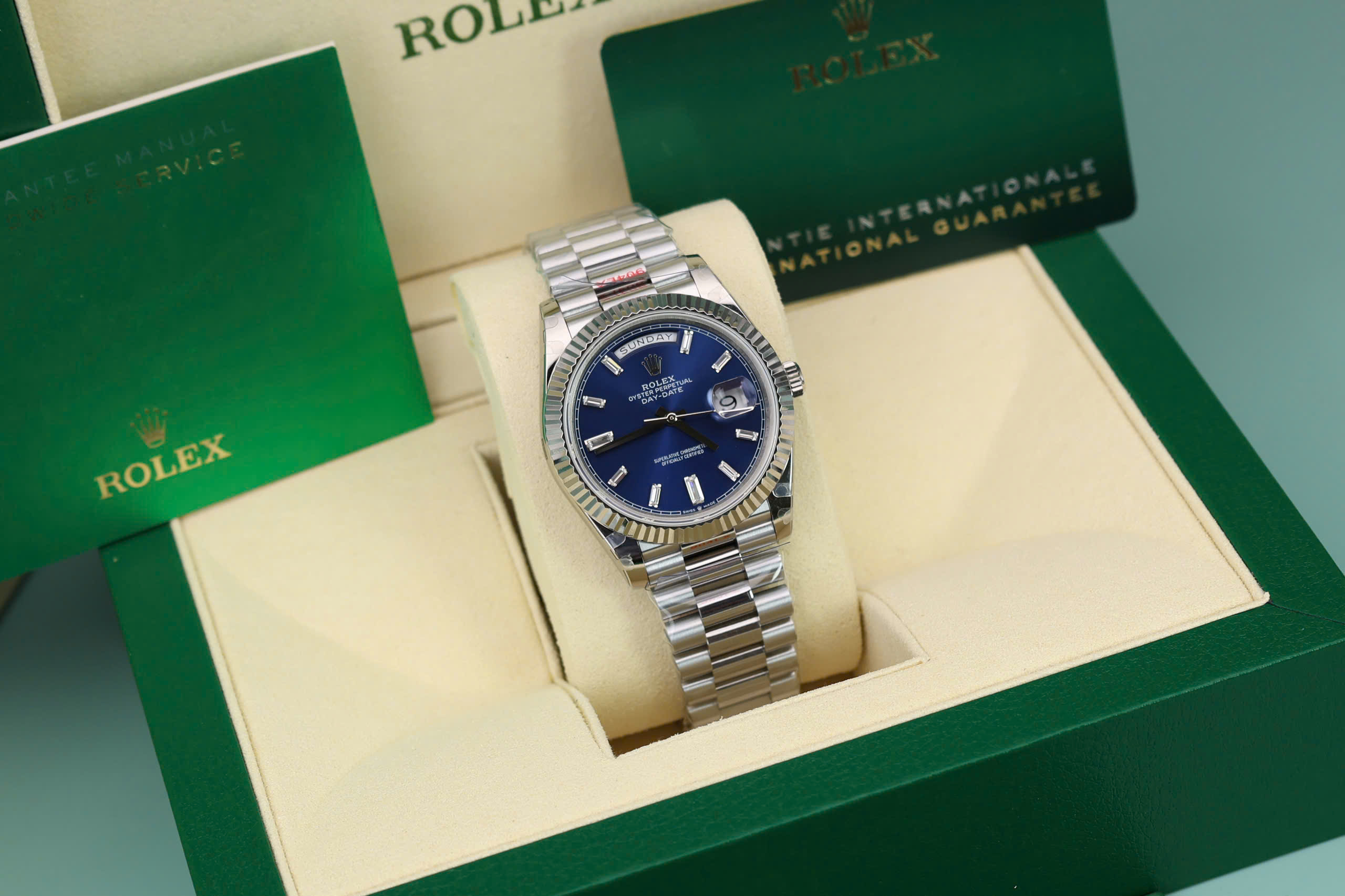Đồng hồ Rolex Day-Date 228236 Rep 11 mặt xanh blue trọng lượng 175gram GM factory 40mm (4) Đồng hồ Rolex Day-Date 228236 Rep 11 mặt xanh blue trọng lượng 175gram GM factory 40mm (2)