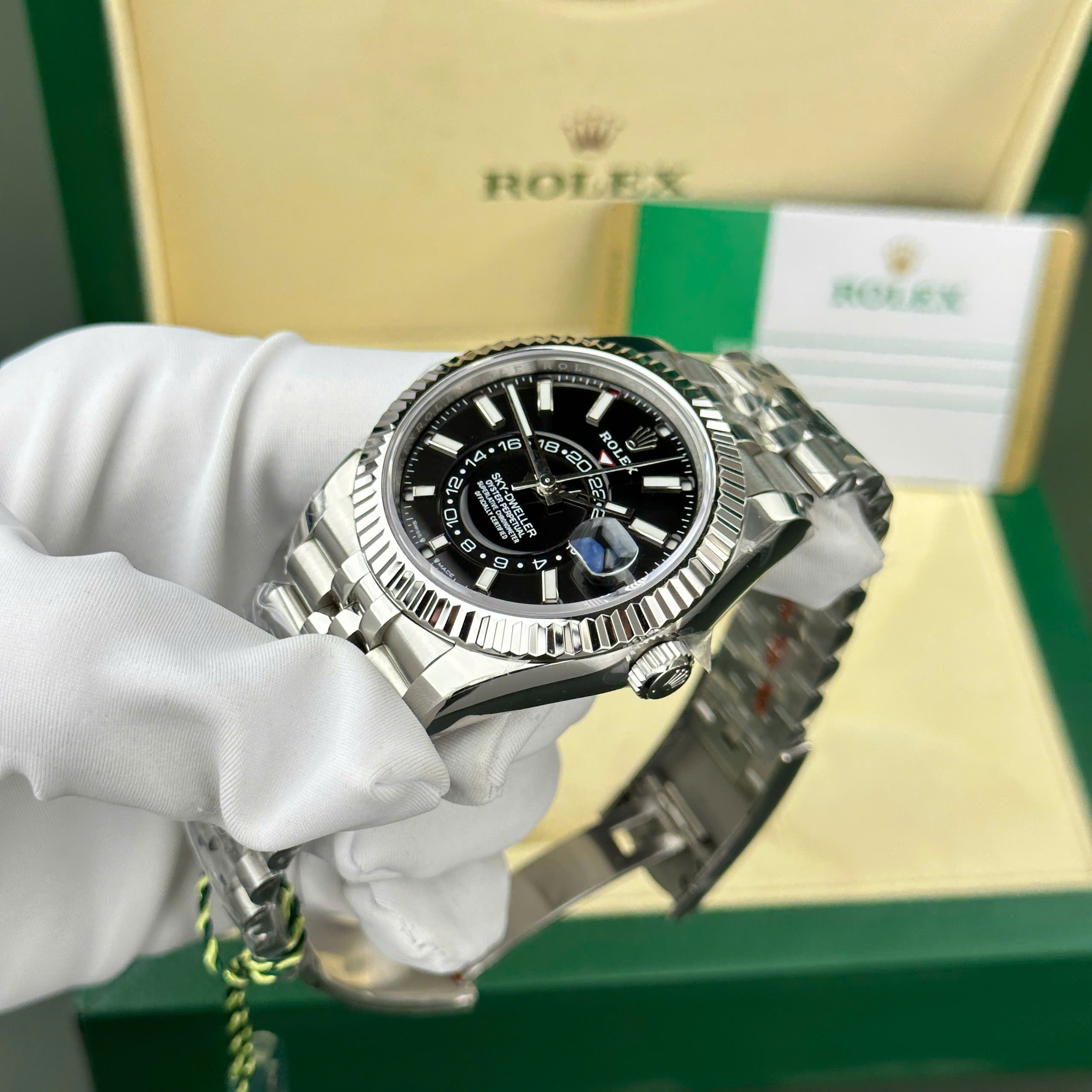 Đồng hồ Rolex Sky-Dweller 326934 Chế Tác mặt đen dây Jubilee 42mm (2) Đồng hồ Rolex Sky-Dweller 326934 Chế Tác mặt đen dây Jubilee 42mm (2)