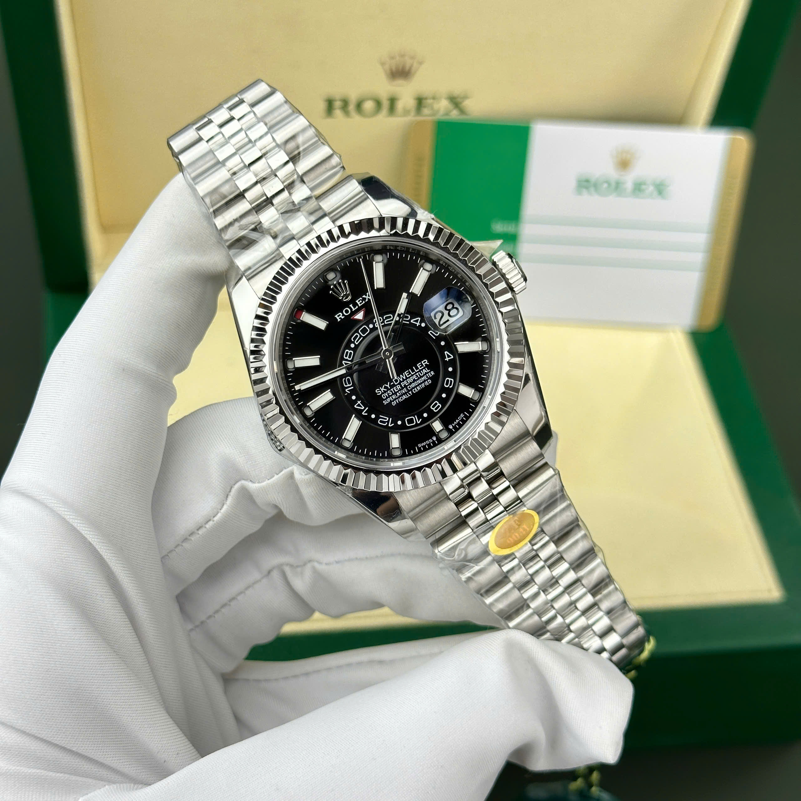 Đồng hồ Rolex Sky-Dweller 326934 Chế Tác mặt đen dây Jubilee 42mm (4) Đồng hồ Rolex Sky-Dweller 326934 Chế Tác mặt đen dây Jubilee 42mm (2)