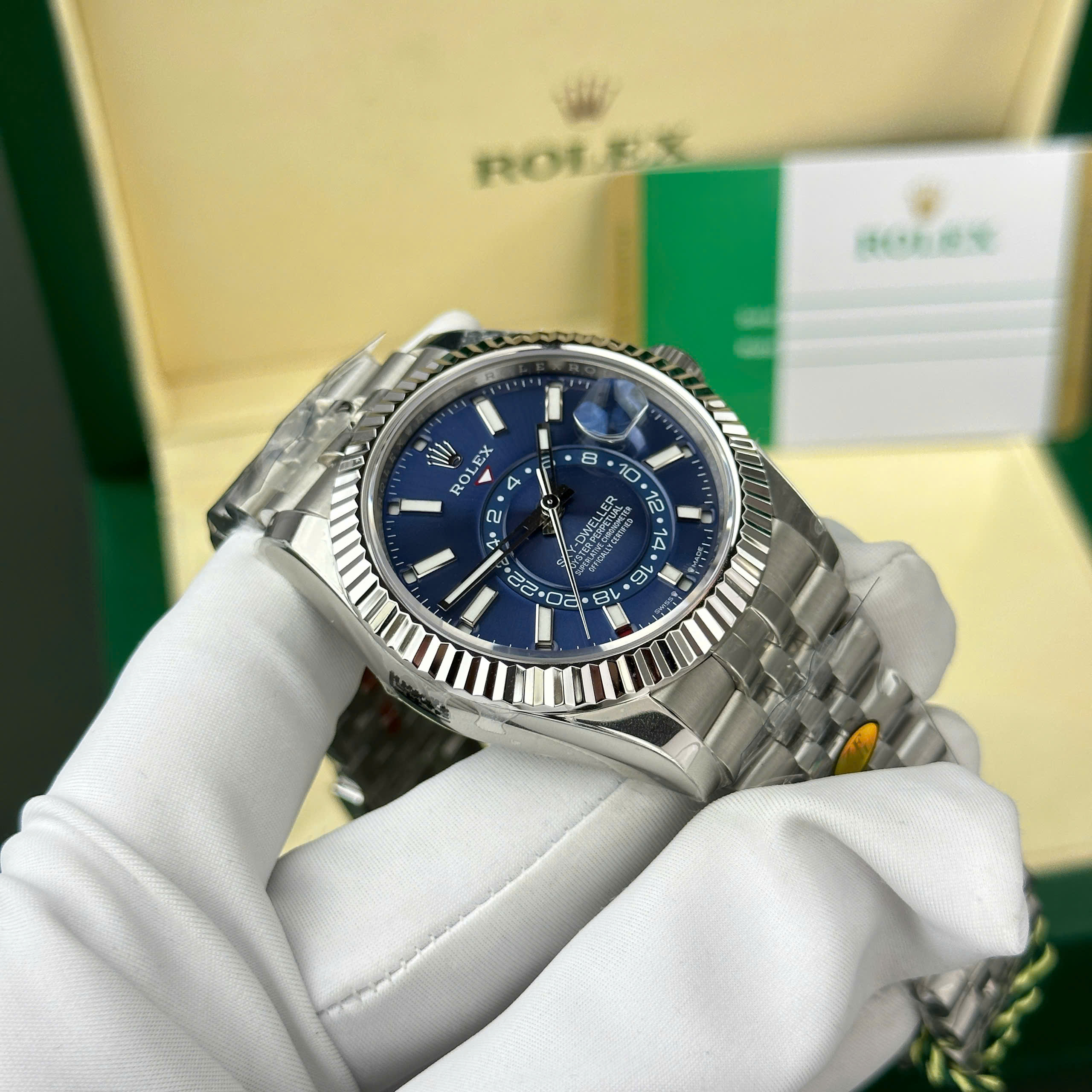 Đồng hồ Rolex Sky-Dweller 326934 Rep 11 cao cấp mặt xanh dương 42mm (4) Đồng hồ Rolex Sky-Dweller 326934 Rep 11 cao cấp mặt xanh dương 42mm (2)