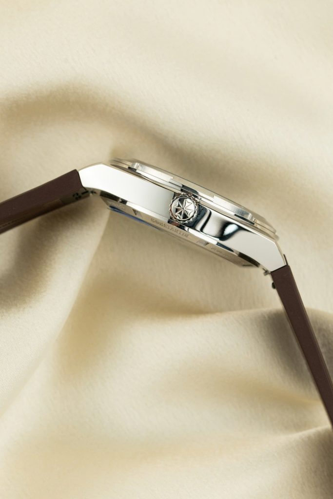 Đồng hồ Vacheron Constantin Overseas 4500V Rep 11 cao cấp mặt chocolate 41mm (2)