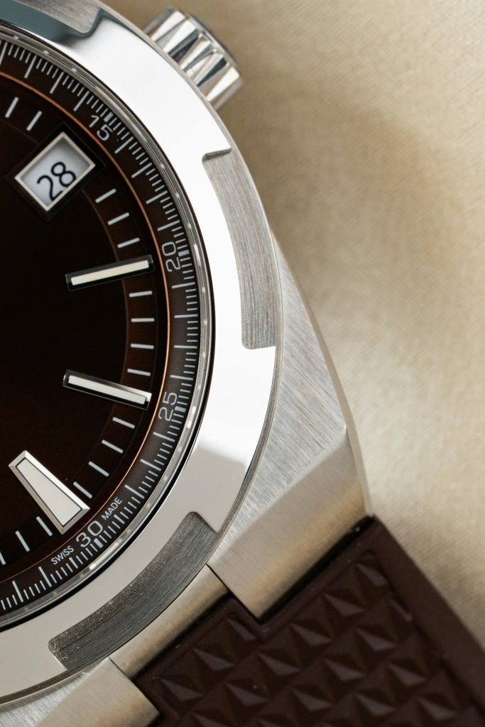 Đồng hồ Vacheron Constantin Overseas 4500V Rep 11 cao cấp mặt chocolate 41mm (2)