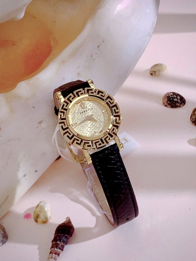 Đồng hồ Versace Glam Chic nữ dây da đen mặt vàng gold Like Auth 30mm (3)