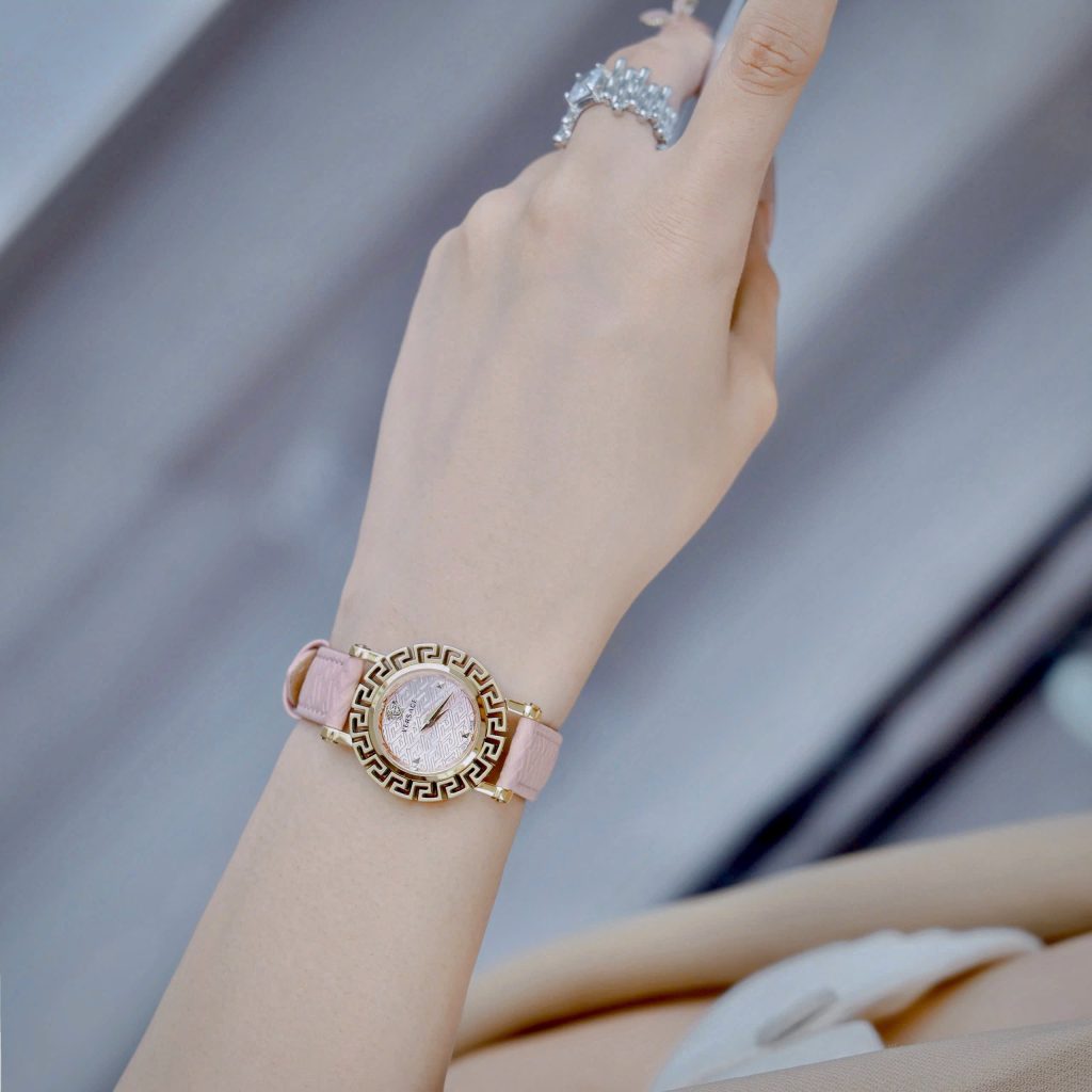 Đồng hồ Versace Glam Chic nữ dây da hồng niềng bông hoa Like Auth 30mm