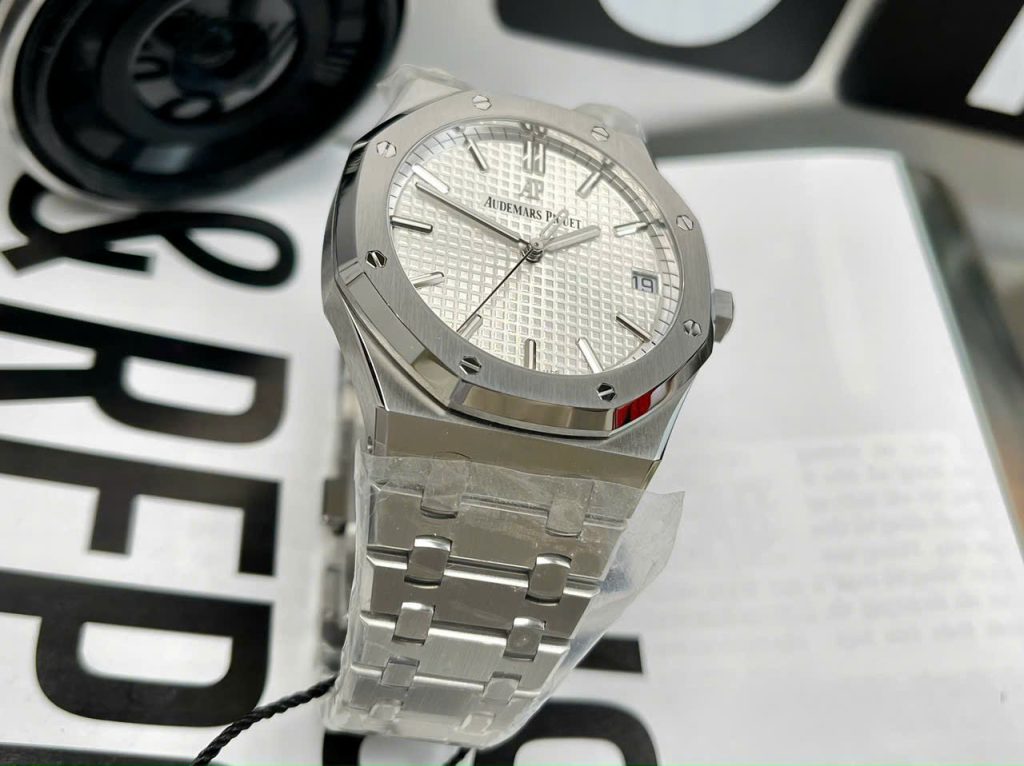 Đồng hồ Audemars Piguet Royal Oak 15500 Replica 1 1 mặt trắng nhà máy APS 41mm (2)