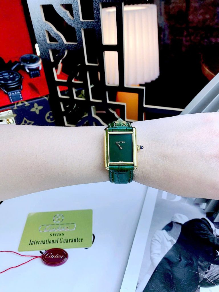 Đồng hồ Cartier Tank Louis dây da Green mặt chữ Nhật Fake Cao Cấp 24X32mm (6)