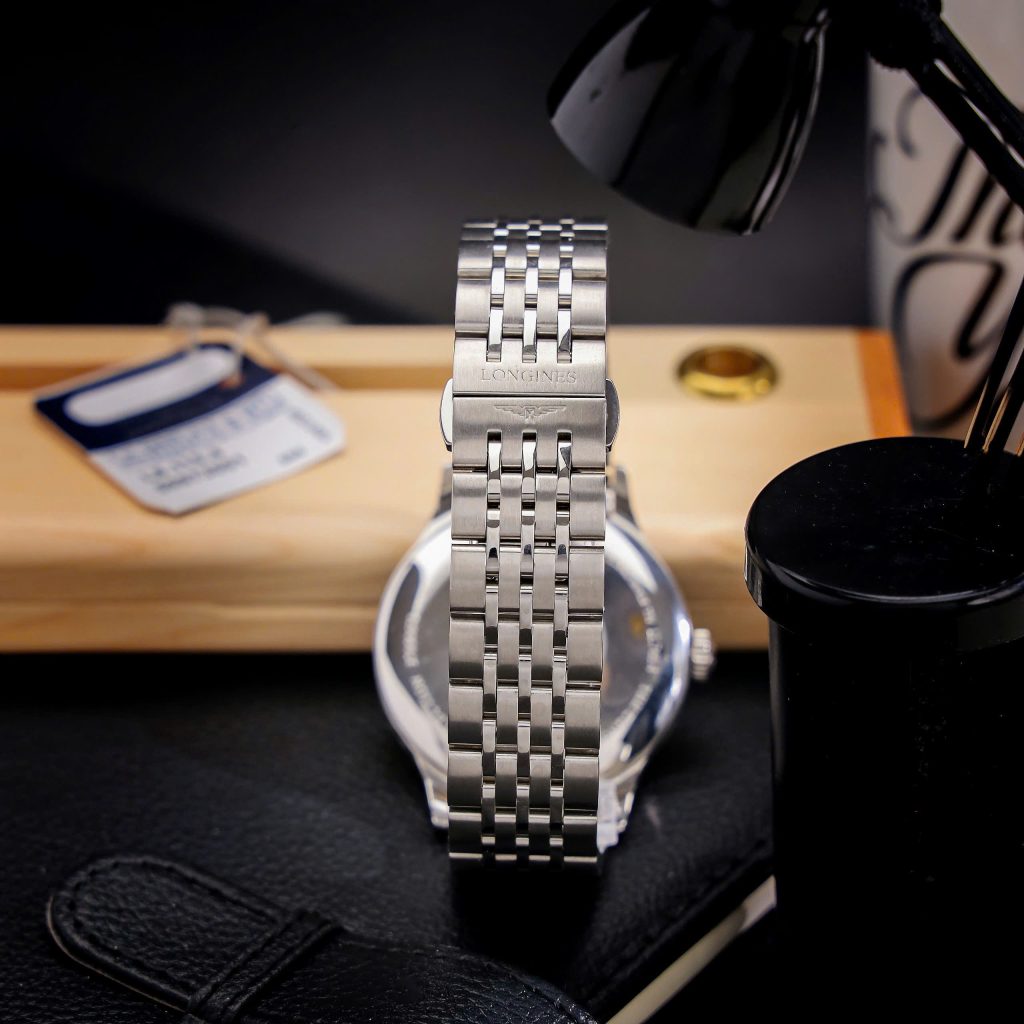Đồng hồ Longines Record mặt trắng cọc số la mã dây kim loại Fake 11 40mm
