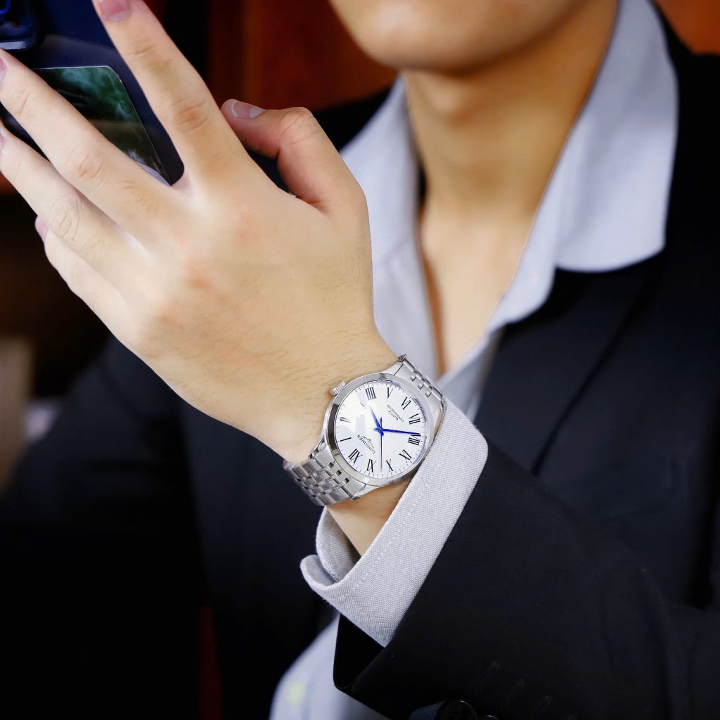 Đồng hồ Longines Record mặt trắng cọc số la mã dây kim loại Fake 11 40mm