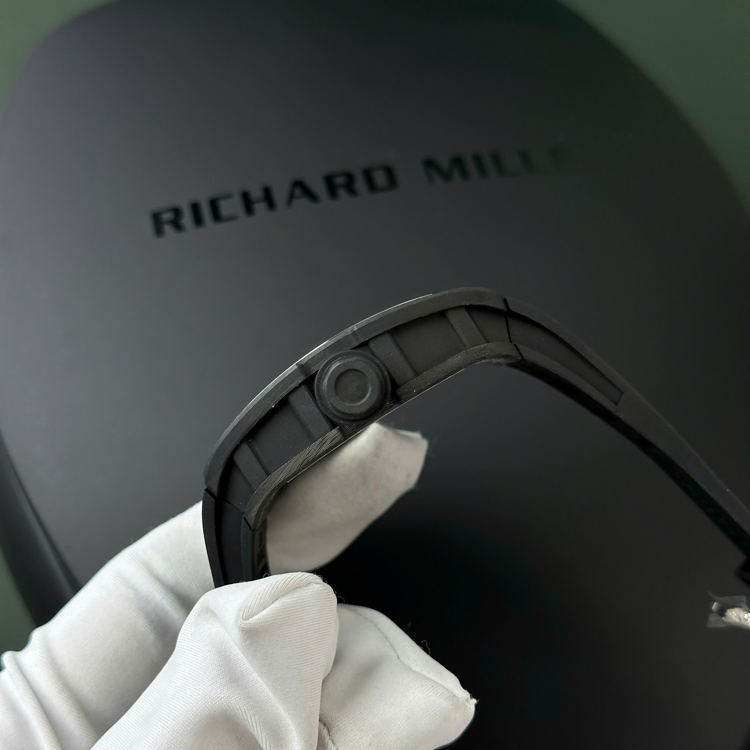 Đồng hồ Richard Mille RM055 Bubba Watson vỏ carbon siêu nhẹ nhà máy RM 42.7x49 (10) Đồng hồ Richard Mille RM055 Bubba Watson vỏ carbon siêu nhẹ nhà máy RM 42.7x49 (2)