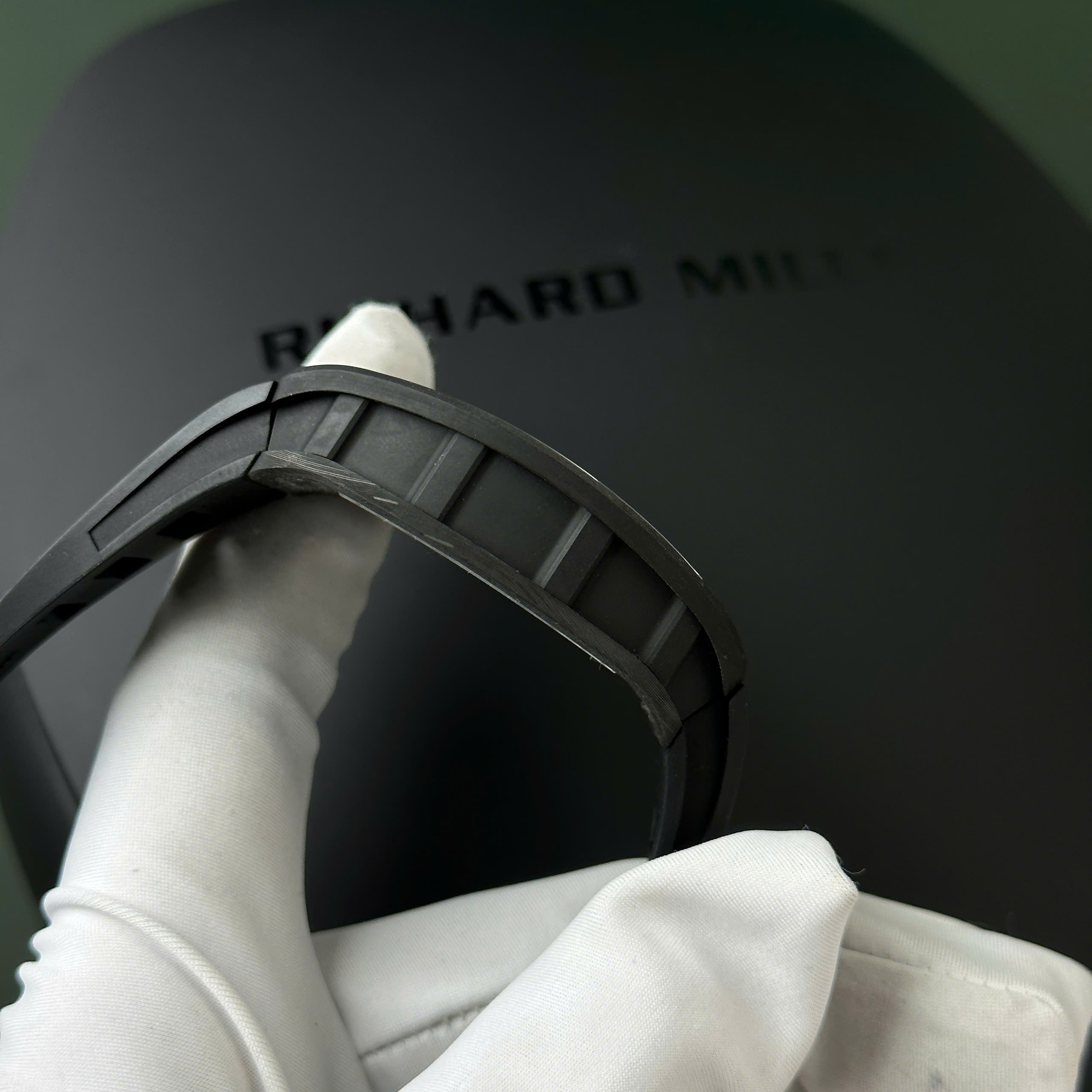 Đồng hồ Richard Mille RM055 Bubba Watson vỏ carbon siêu nhẹ nhà máy RM 42.7x49 (6) Đồng hồ Richard Mille RM055 Bubba Watson vỏ carbon siêu nhẹ nhà máy RM 42.7x49 (2)