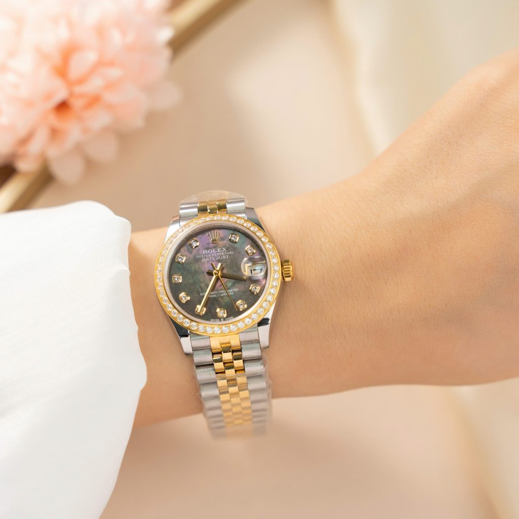 Đồng hồ Rolex DateJust Replica 11 nữ mặt khảm xà cừ tím 31mm (1)