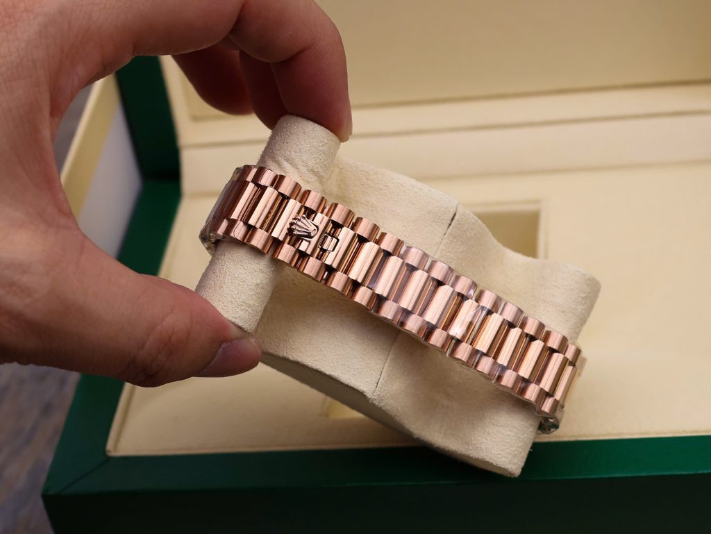 Đồng hồ Rolex Day-Date 128235 Replica 11 mặt số khảm xà cừ trọng lượng 158gram nhà máy QF 36mm (2)