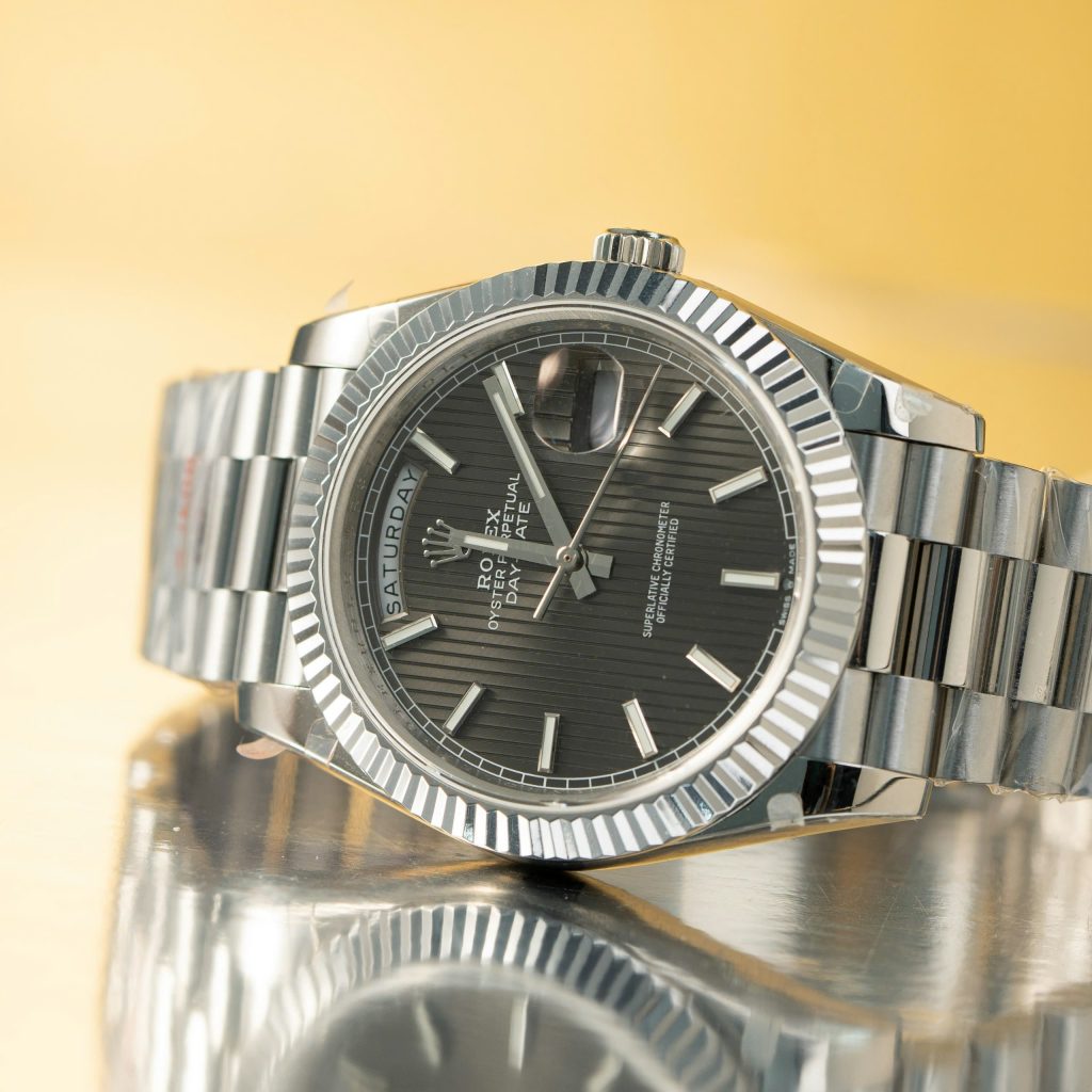 Đồng hồ Rolex Day-Date 228236 Replica 11 cọc số dạ quang mặt đen nhà máy GM 40mm (2)